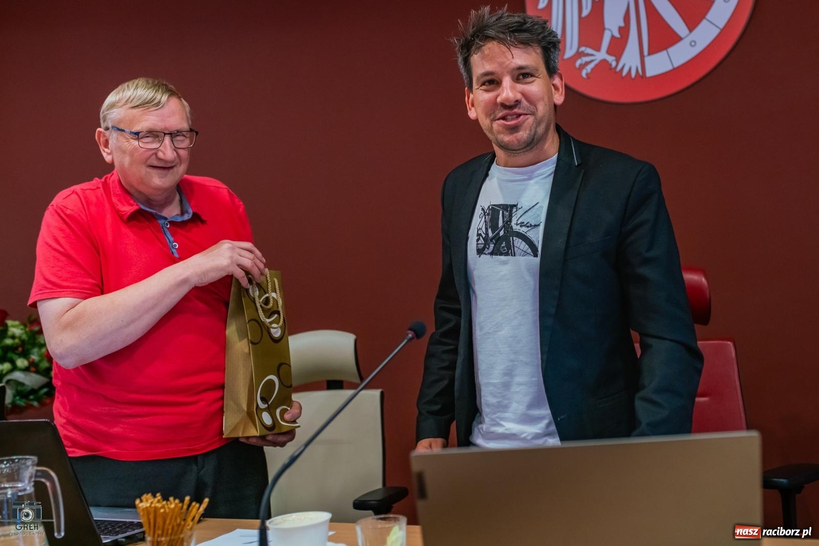 Zdjęcie w galerii na portalu naszraciborz.pl: Zamiast na oświetlenie kościoła, na podwyżki dla nauczycieli wiadomości z regionu