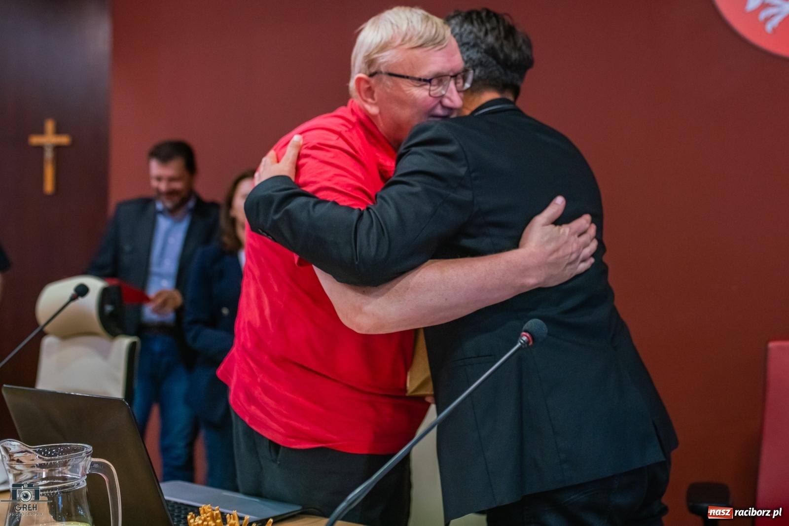 Zdjęcie w galerii na portalu naszraciborz.pl: Zamiast na oświetlenie kościoła, na podwyżki dla nauczycieli wiadomości z regionu