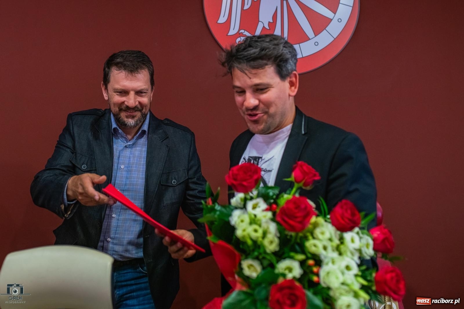 Zdjęcie w galerii na portalu naszraciborz.pl: Zamiast na oświetlenie kościoła, na podwyżki dla nauczycieli wiadomości z regionu