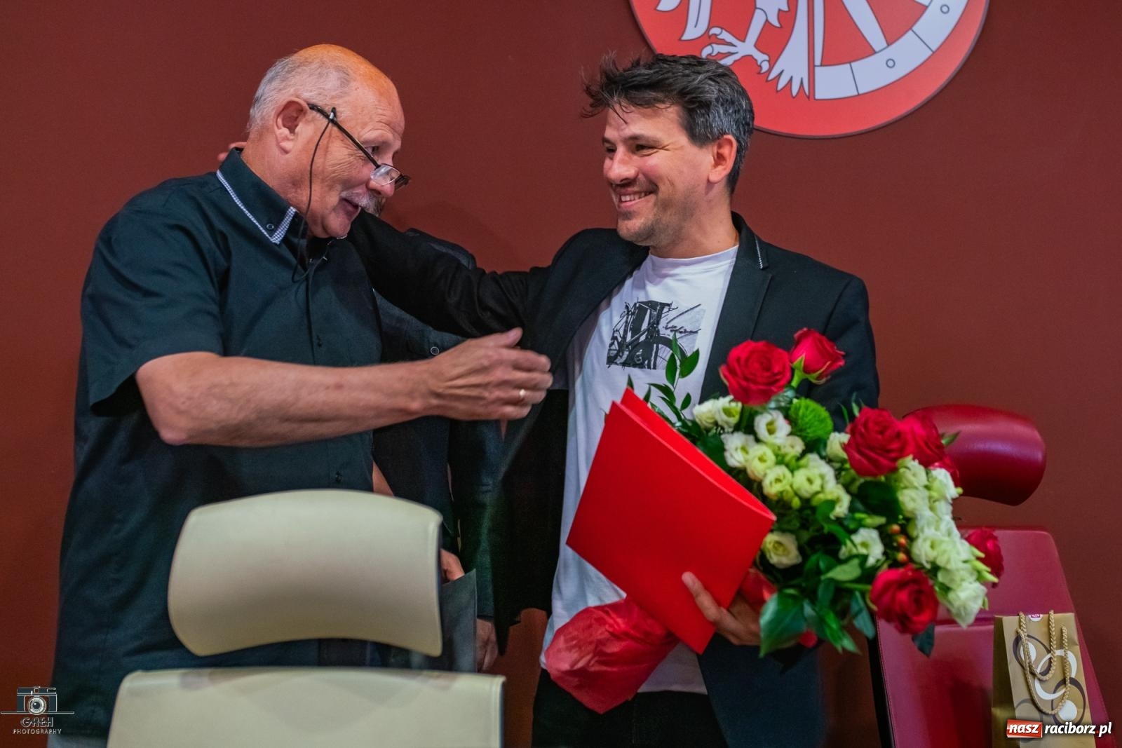 Zdjęcie w galerii na portalu naszraciborz.pl: Zamiast na oświetlenie kościoła, na podwyżki dla nauczycieli wiadomości z regionu