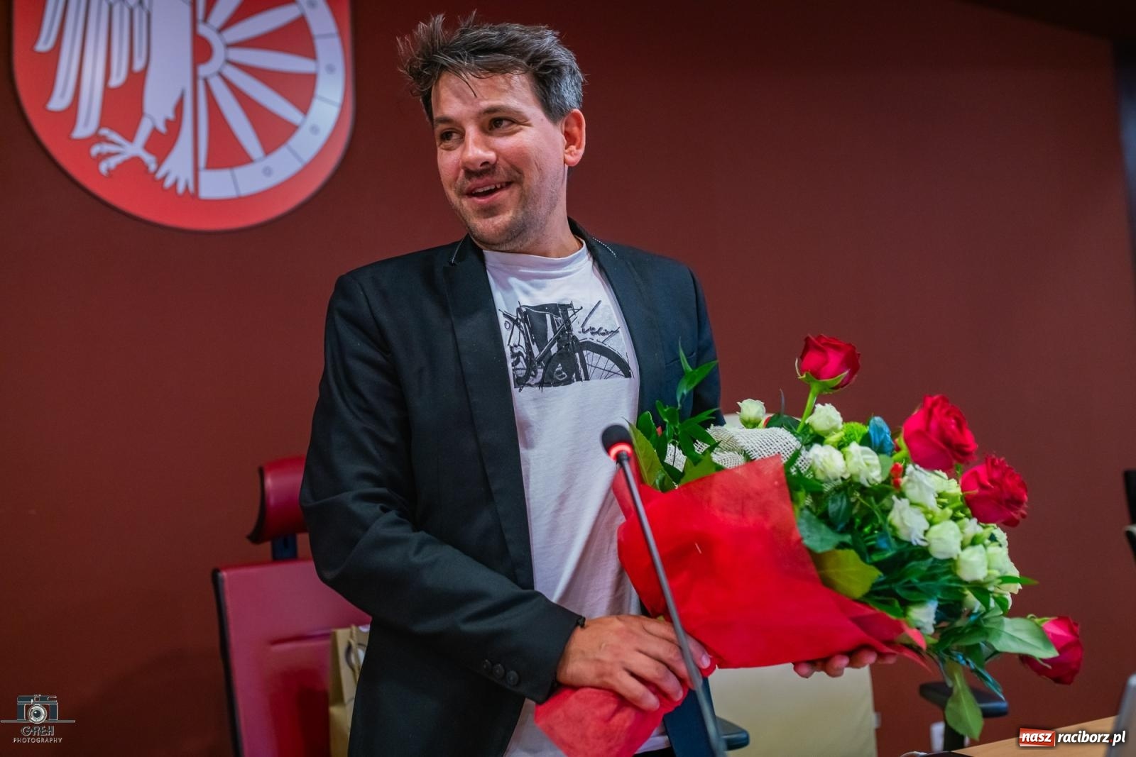 Zdjęcie w galerii na portalu naszraciborz.pl: Zamiast na oświetlenie kościoła, na podwyżki dla nauczycieli wiadomości z regionu