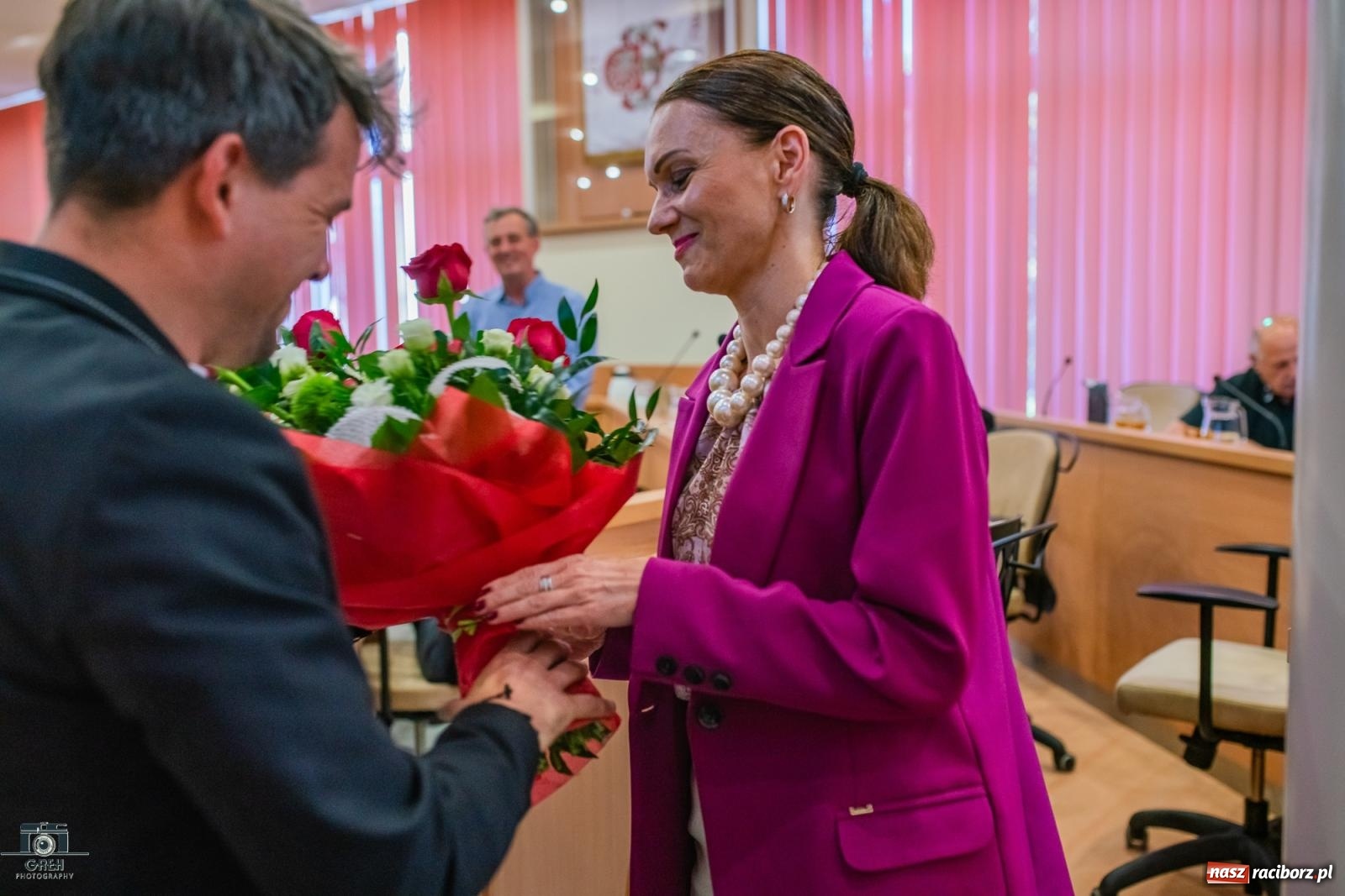 Zdjęcie w galerii na portalu naszraciborz.pl: Zamiast na oświetlenie kościoła, na podwyżki dla nauczycieli wiadomości z regionu