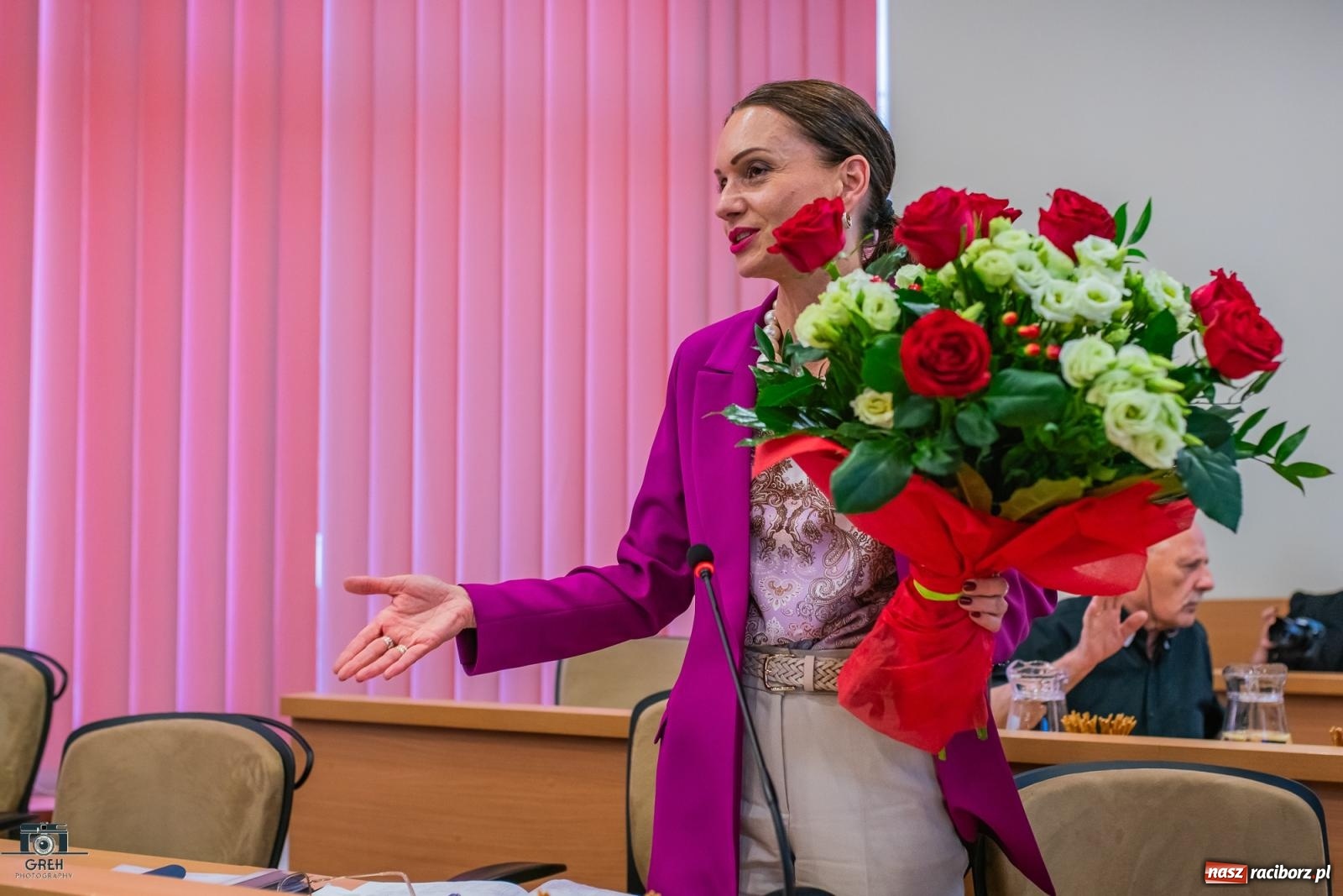 Zdjęcie w galerii na portalu naszraciborz.pl: Zamiast na oświetlenie kościoła, na podwyżki dla nauczycieli wiadomości z regionu