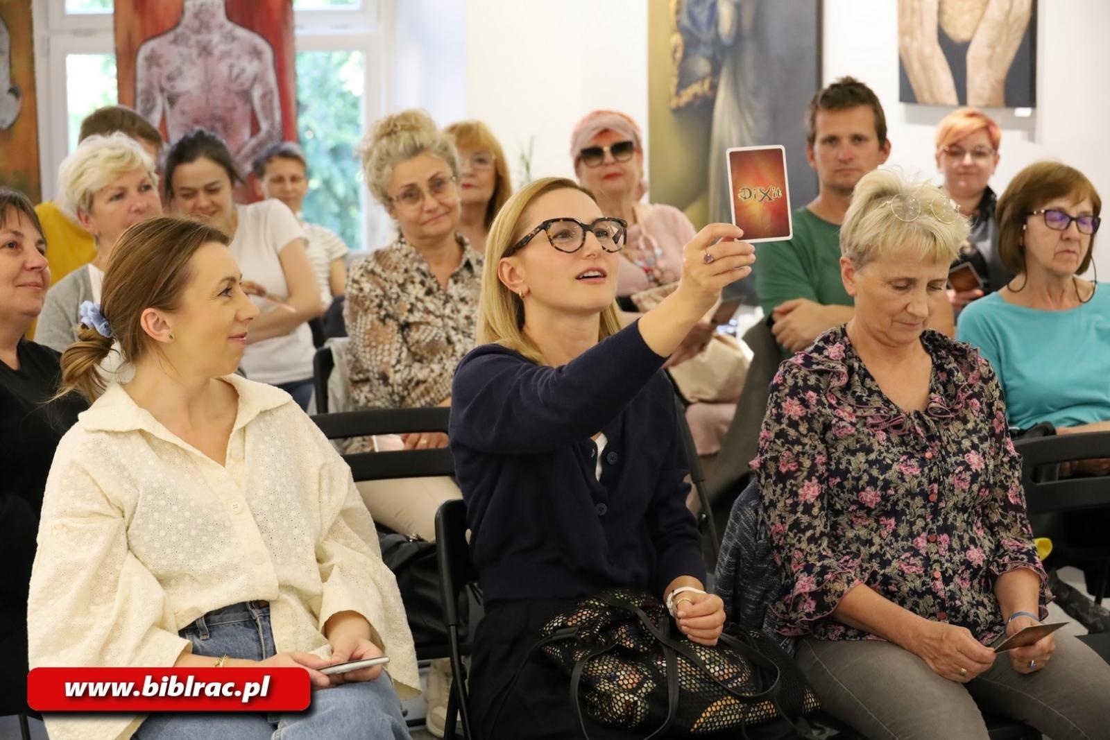Zdjęcie w galerii na portalu naszraciborz.pl: Biblioteka z pasją: Patrycja Chomiczewska o sile nawyków wiadomości z regionu