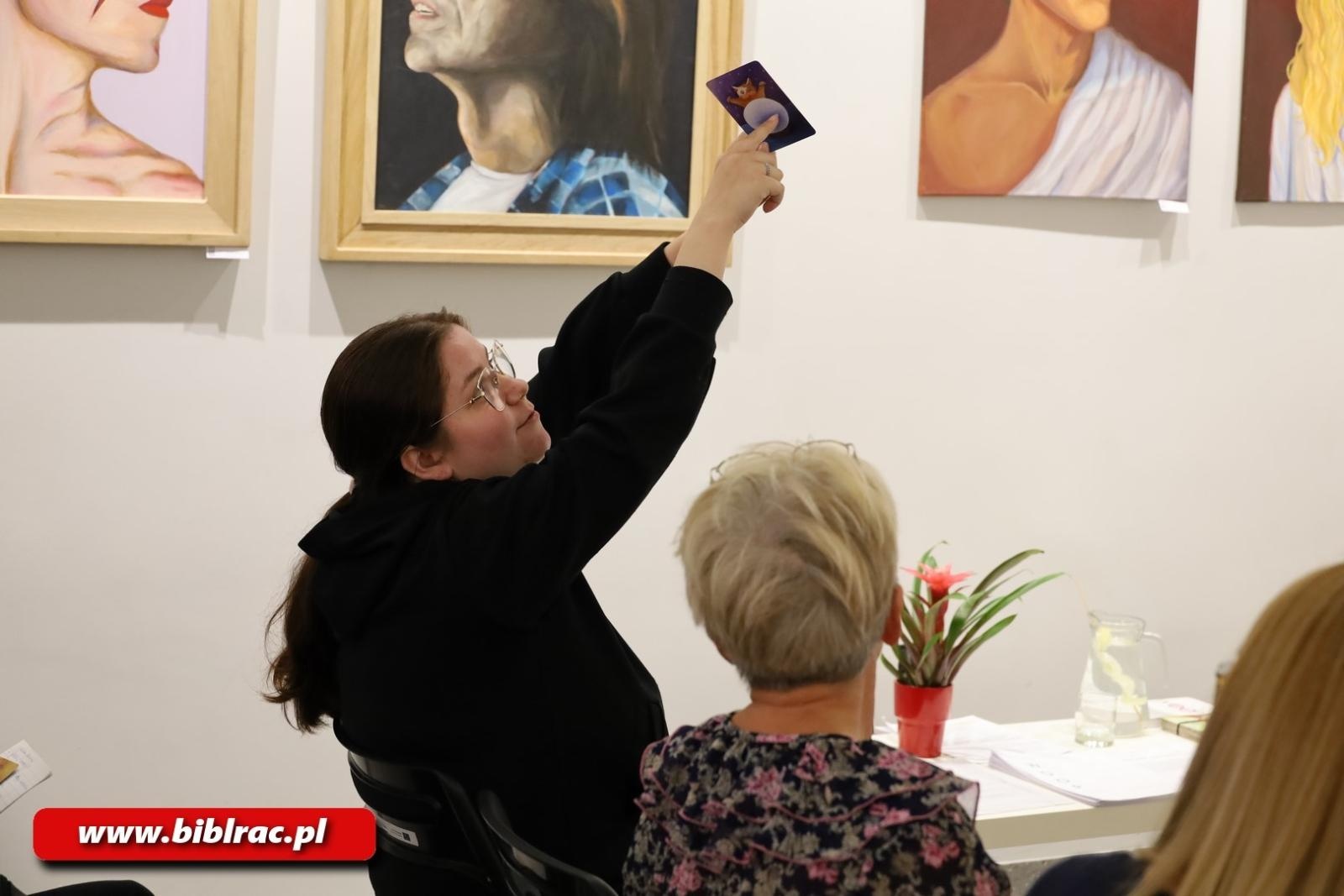 Zdjęcie w galerii na portalu naszraciborz.pl: Biblioteka z pasją: Patrycja Chomiczewska o sile nawyków wiadomości z regionu