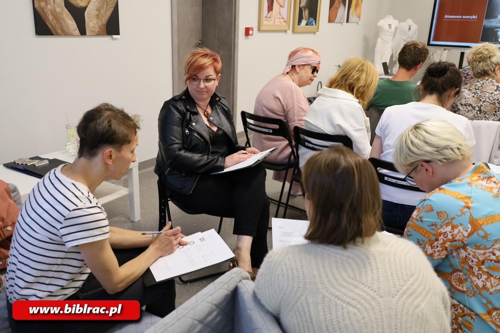 Zdjęcie w galerii na portalu naszraciborz.pl: Biblioteka z pasją: Patrycja Chomiczewska o sile nawyków wiadomości z regionu