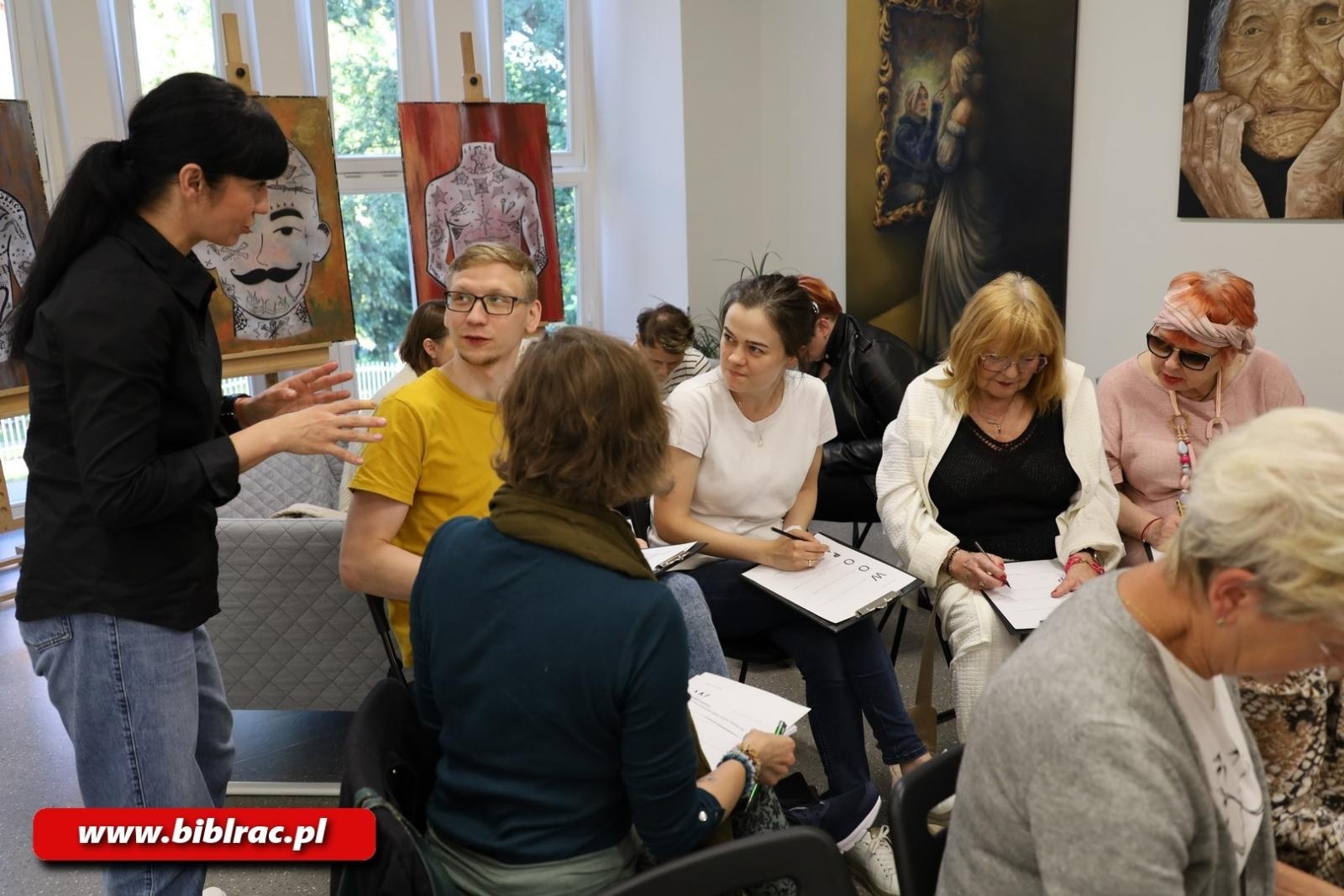 Zdjęcie w galerii na portalu naszraciborz.pl: Biblioteka z pasją: Patrycja Chomiczewska o sile nawyków wiadomości z regionu