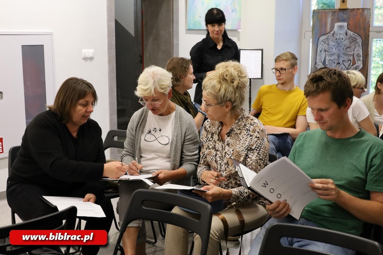 Zdjęcie w galerii na portalu naszraciborz.pl: Biblioteka z pasją: Patrycja Chomiczewska o sile nawyków wiadomości z regionu