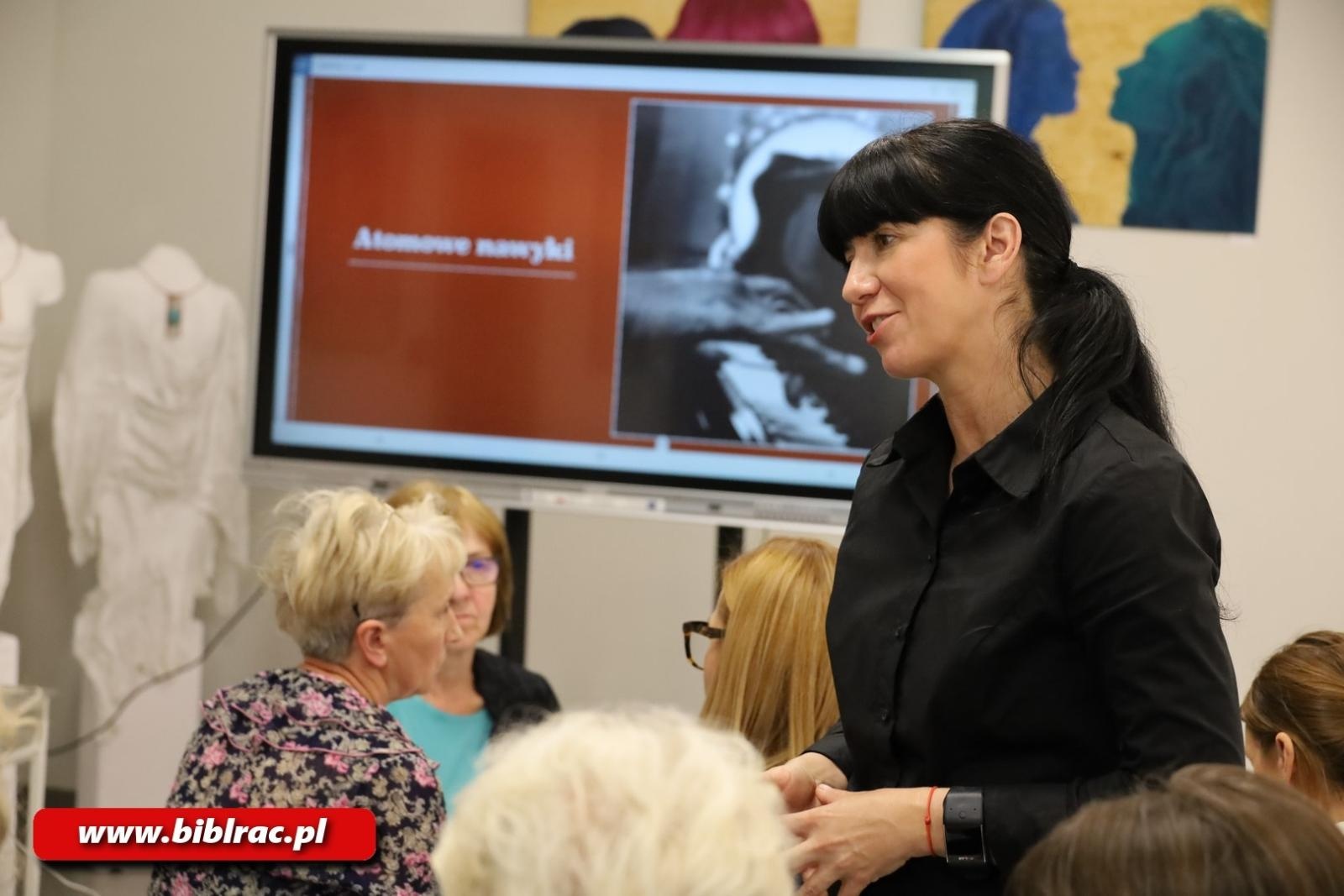 Zdjęcie w galerii na portalu naszraciborz.pl: Biblioteka z pasją: Patrycja Chomiczewska o sile nawyków wiadomości z regionu