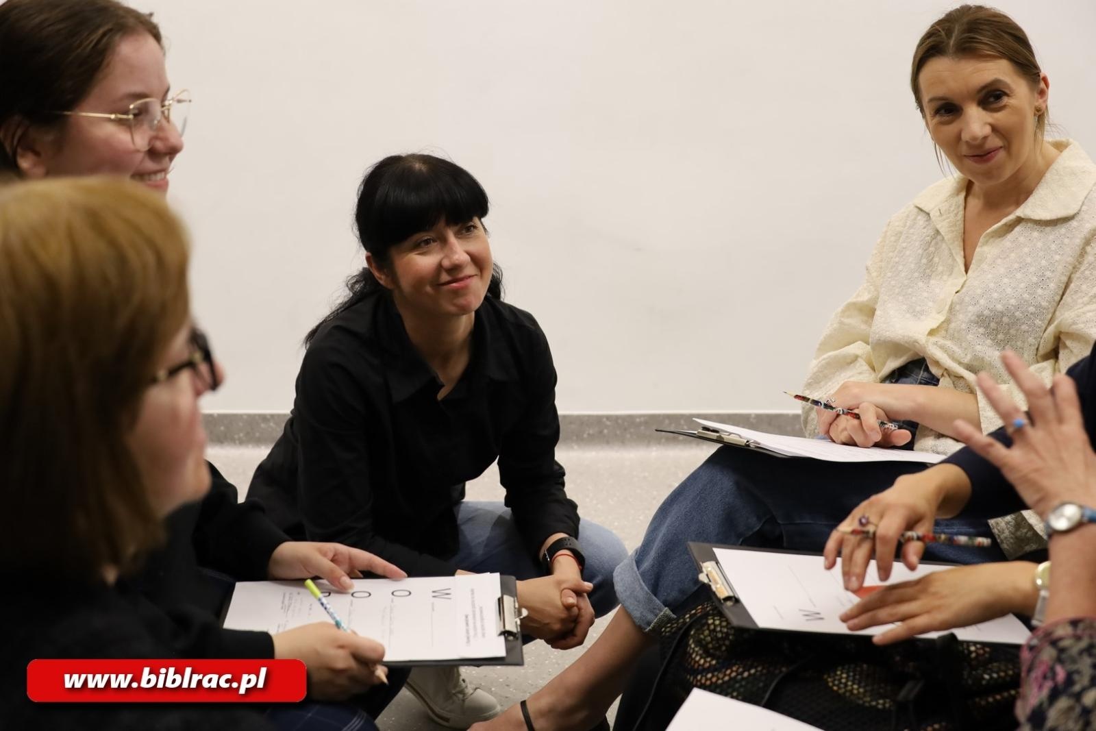 Zdjęcie w galerii na portalu naszraciborz.pl: Biblioteka z pasją: Patrycja Chomiczewska o sile nawyków wiadomości z regionu