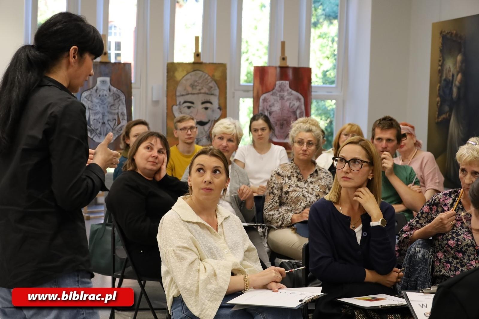 Zdjęcie w galerii na portalu naszraciborz.pl: Biblioteka z pasją: Patrycja Chomiczewska o sile nawyków wiadomości z regionu