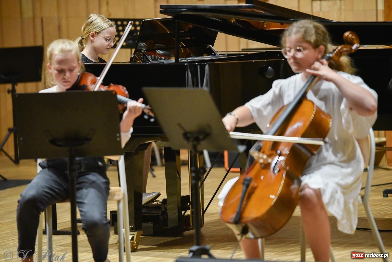 Zdjęcie w galerii na portalu naszraciborz.pl: Koncert Letni w raciborskiej szkole muzycznej wiadomości z regionu