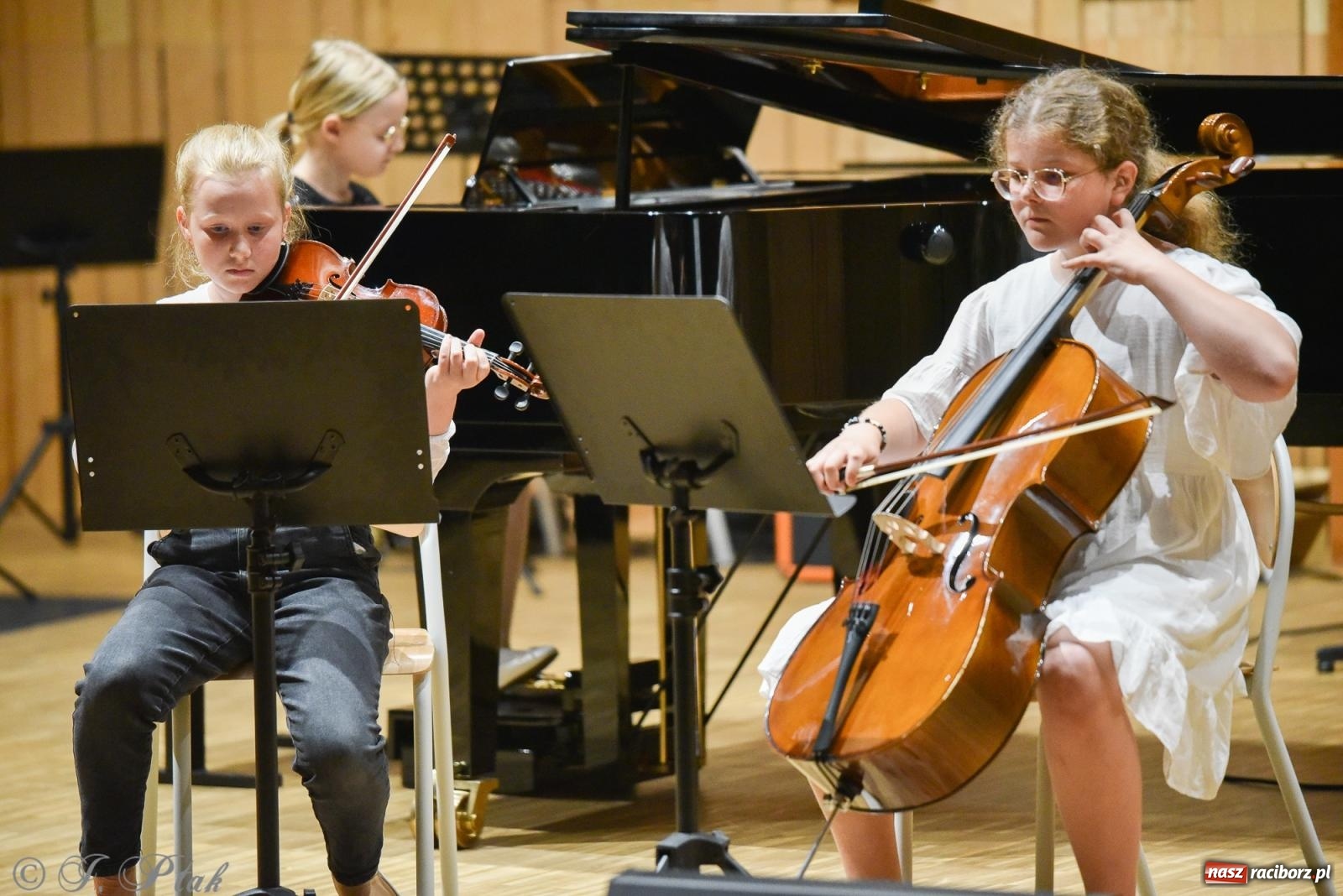 Zdjęcie w galerii na portalu naszraciborz.pl: Koncert Letni w raciborskiej szkole muzycznej wiadomości z regionu