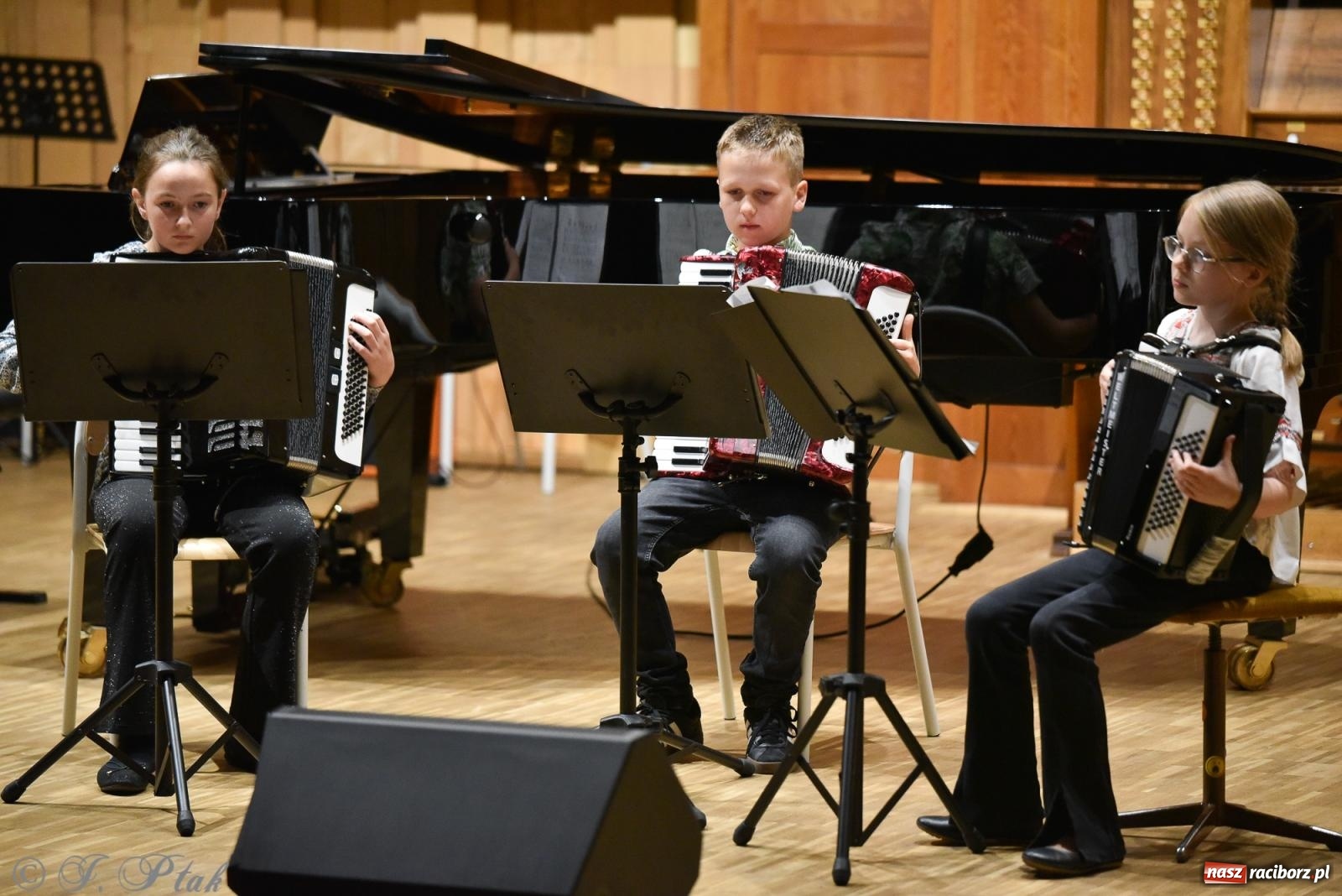 Zdjęcie w galerii na portalu naszraciborz.pl: Koncert Letni w raciborskiej szkole muzycznej wiadomości z regionu