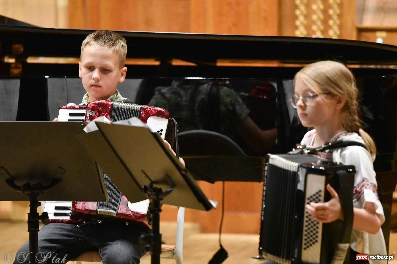 Zdjęcie w galerii na portalu naszraciborz.pl: Koncert Letni w raciborskiej szkole muzycznej wiadomości z regionu