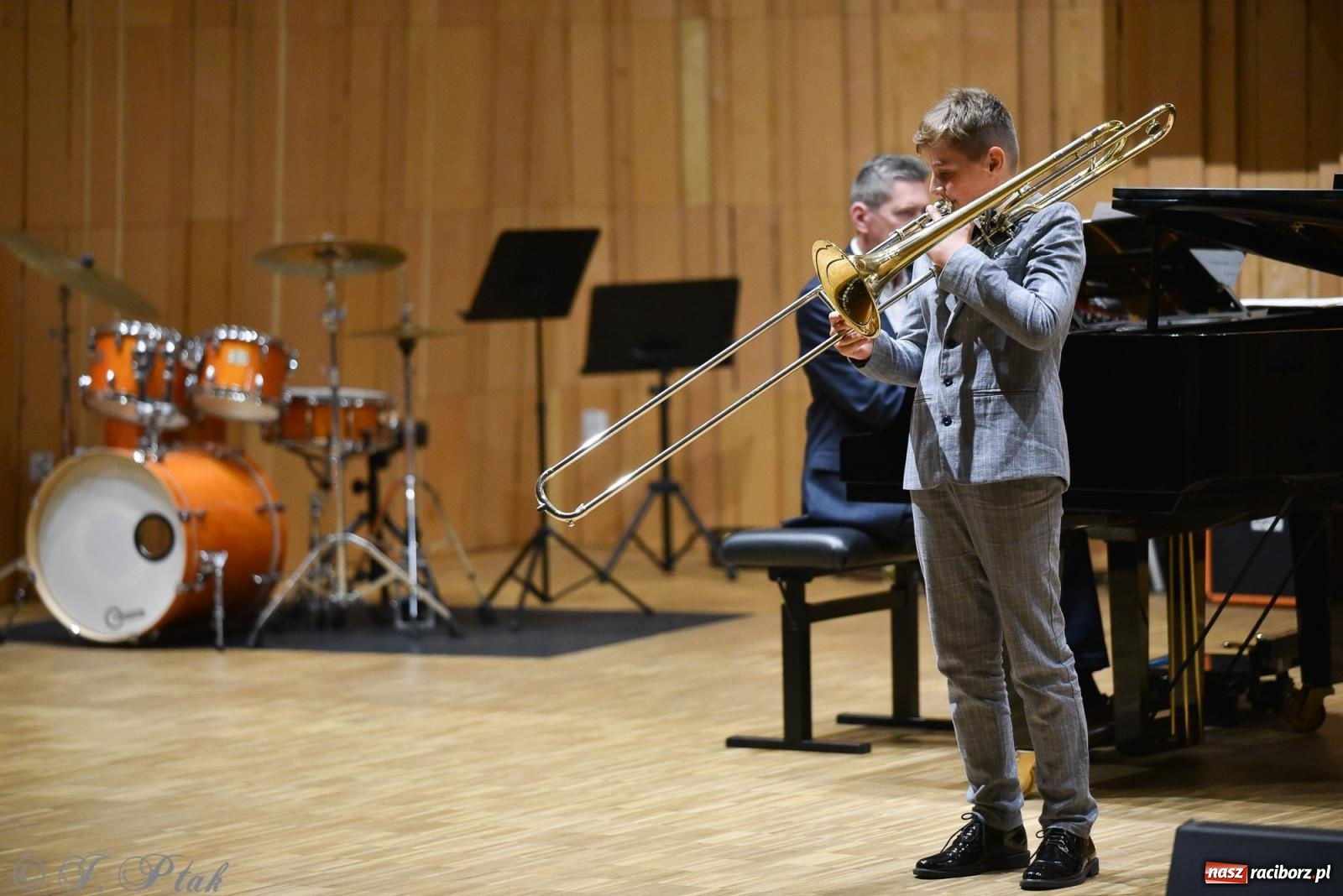 Zdjęcie w galerii na portalu naszraciborz.pl: Koncert Letni w raciborskiej szkole muzycznej wiadomości z regionu