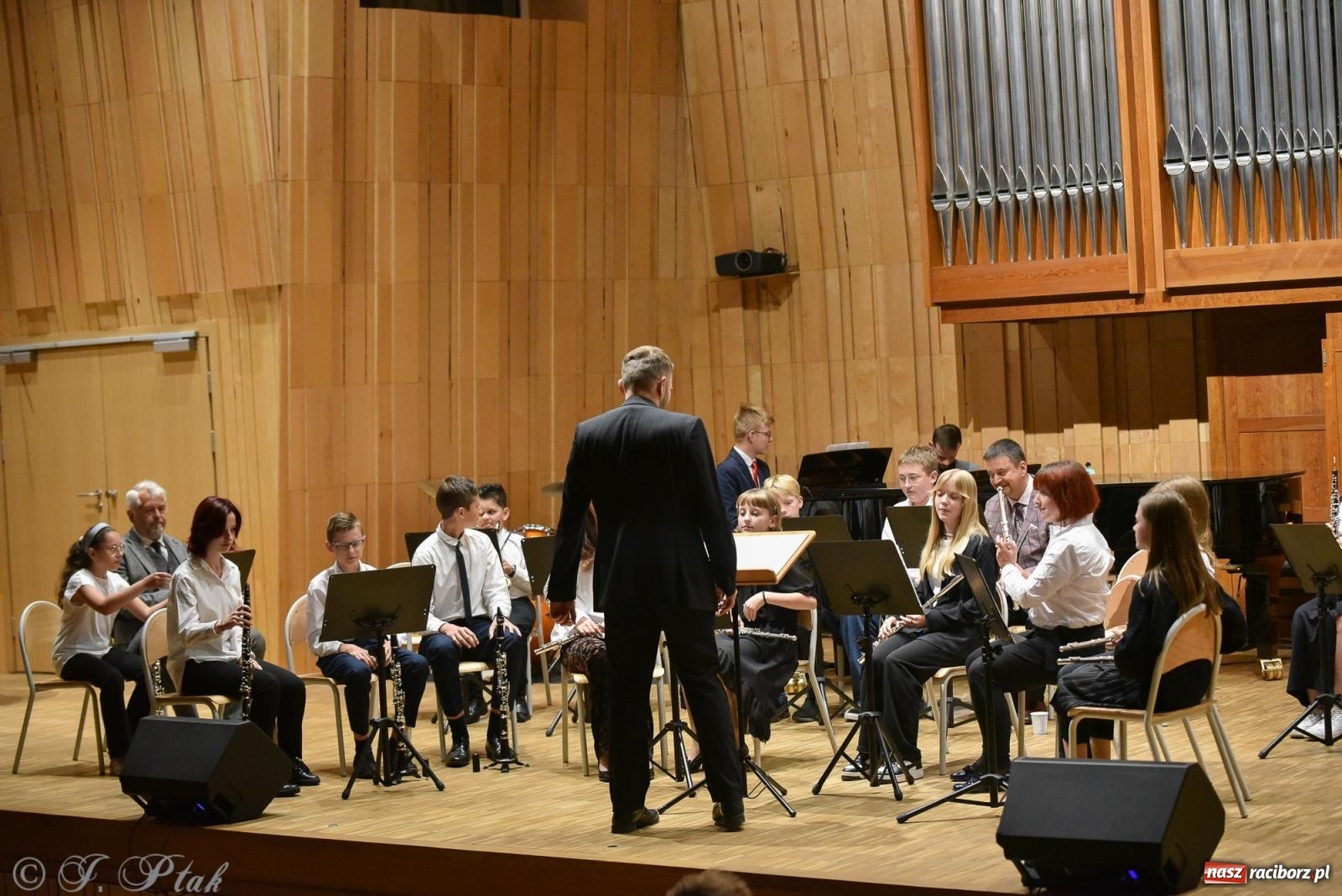 Zdjęcie w galerii na portalu naszraciborz.pl: Koncert Letni w raciborskiej szkole muzycznej wiadomości z regionu