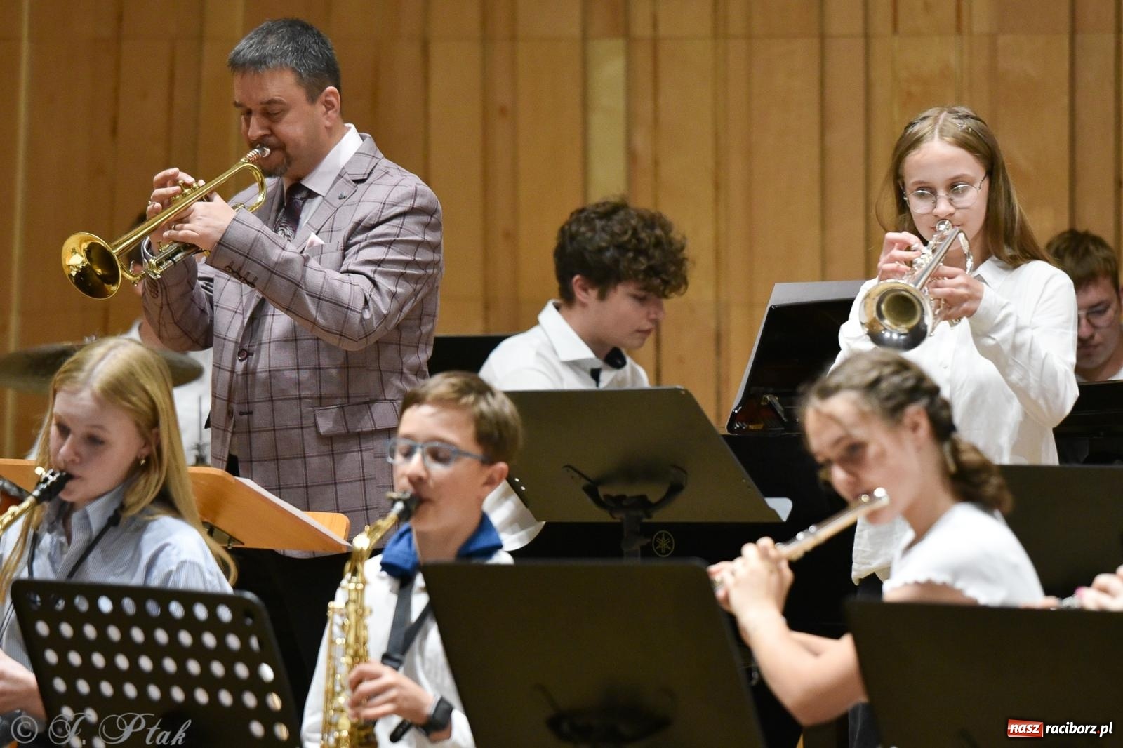 Zdjęcie w galerii na portalu naszraciborz.pl: Koncert Letni w raciborskiej szkole muzycznej wiadomości z regionu