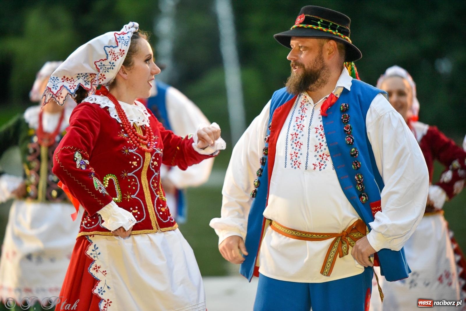 Zdjęcie w galerii na portalu naszraciborz.pl: W poszukiwaniu kwiatu paproci. Noc Świętojańska w parku im. Miasta Roth [FOTO i WIDEO] wiadomości z regionu