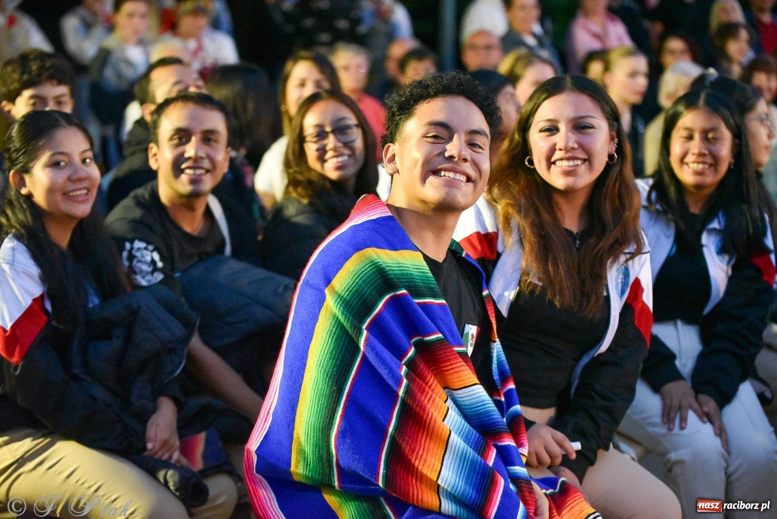 Zdjęcie w galerii na portalu naszraciborz.pl: W poszukiwaniu kwiatu paproci. Noc Świętojańska w parku im. Miasta Roth [FOTO i WIDEO] wiadomości z regionu