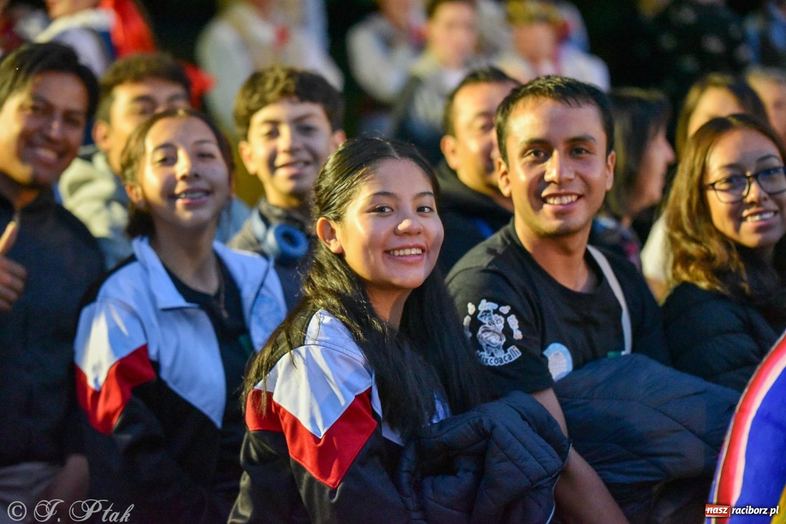 Zdjęcie w galerii na portalu naszraciborz.pl: W poszukiwaniu kwiatu paproci. Noc Świętojańska w parku im. Miasta Roth [FOTO i WIDEO] wiadomości z regionu