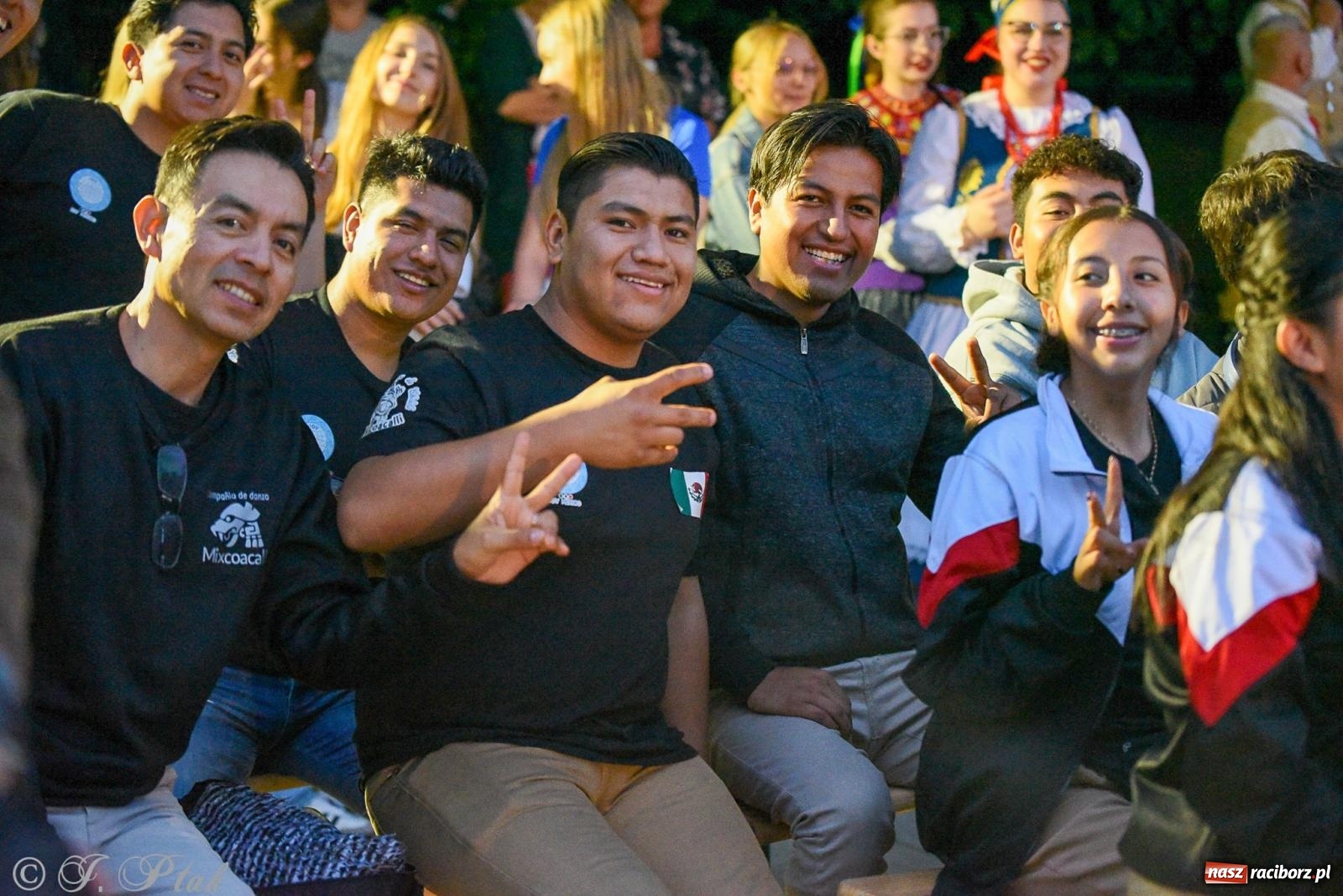 Zdjęcie w galerii na portalu naszraciborz.pl: W poszukiwaniu kwiatu paproci. Noc Świętojańska w parku im. Miasta Roth [FOTO i WIDEO] wiadomości z regionu