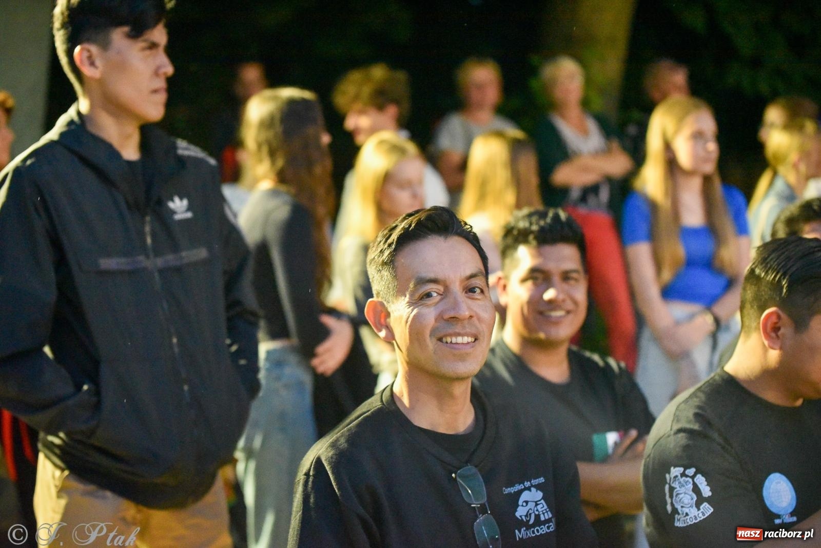 Zdjęcie w galerii na portalu naszraciborz.pl: W poszukiwaniu kwiatu paproci. Noc Świętojańska w parku im. Miasta Roth [FOTO i WIDEO] wiadomości z regionu