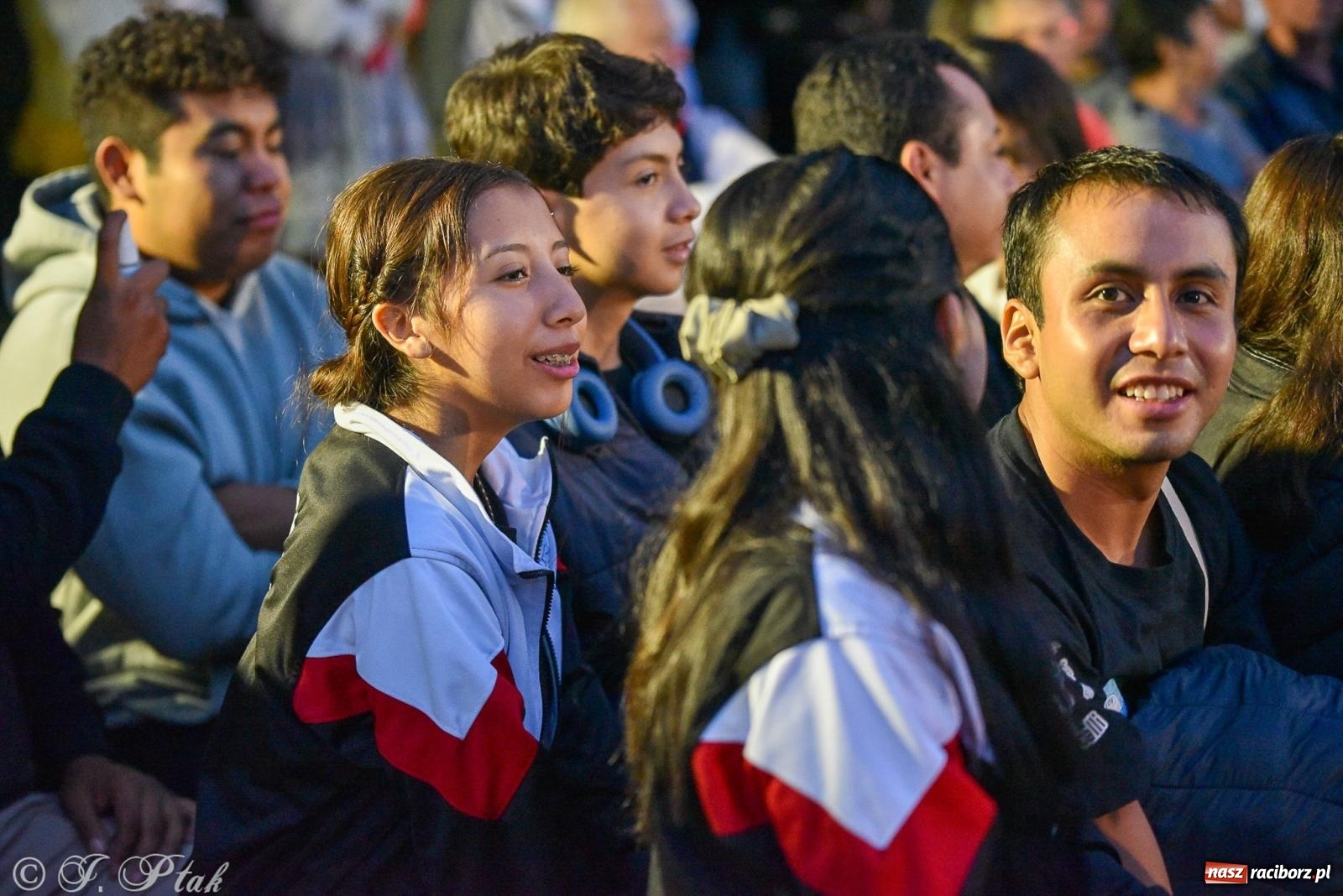 Zdjęcie w galerii na portalu naszraciborz.pl: W poszukiwaniu kwiatu paproci. Noc Świętojańska w parku im. Miasta Roth [FOTO i WIDEO] wiadomości z regionu