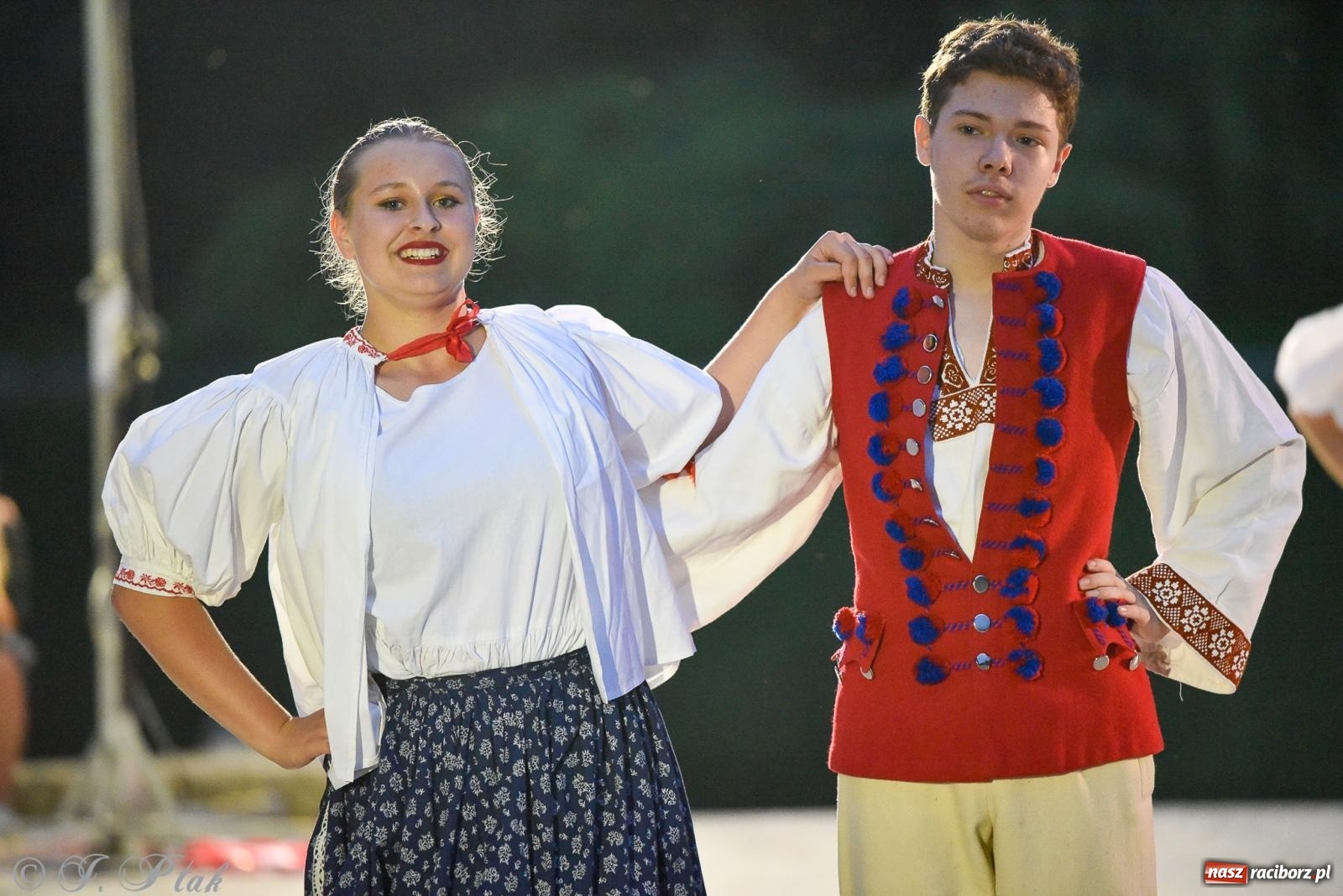 Zdjęcie w galerii na portalu naszraciborz.pl: W poszukiwaniu kwiatu paproci. Noc Świętojańska w parku im. Miasta Roth [FOTO i WIDEO] wiadomości z regionu
