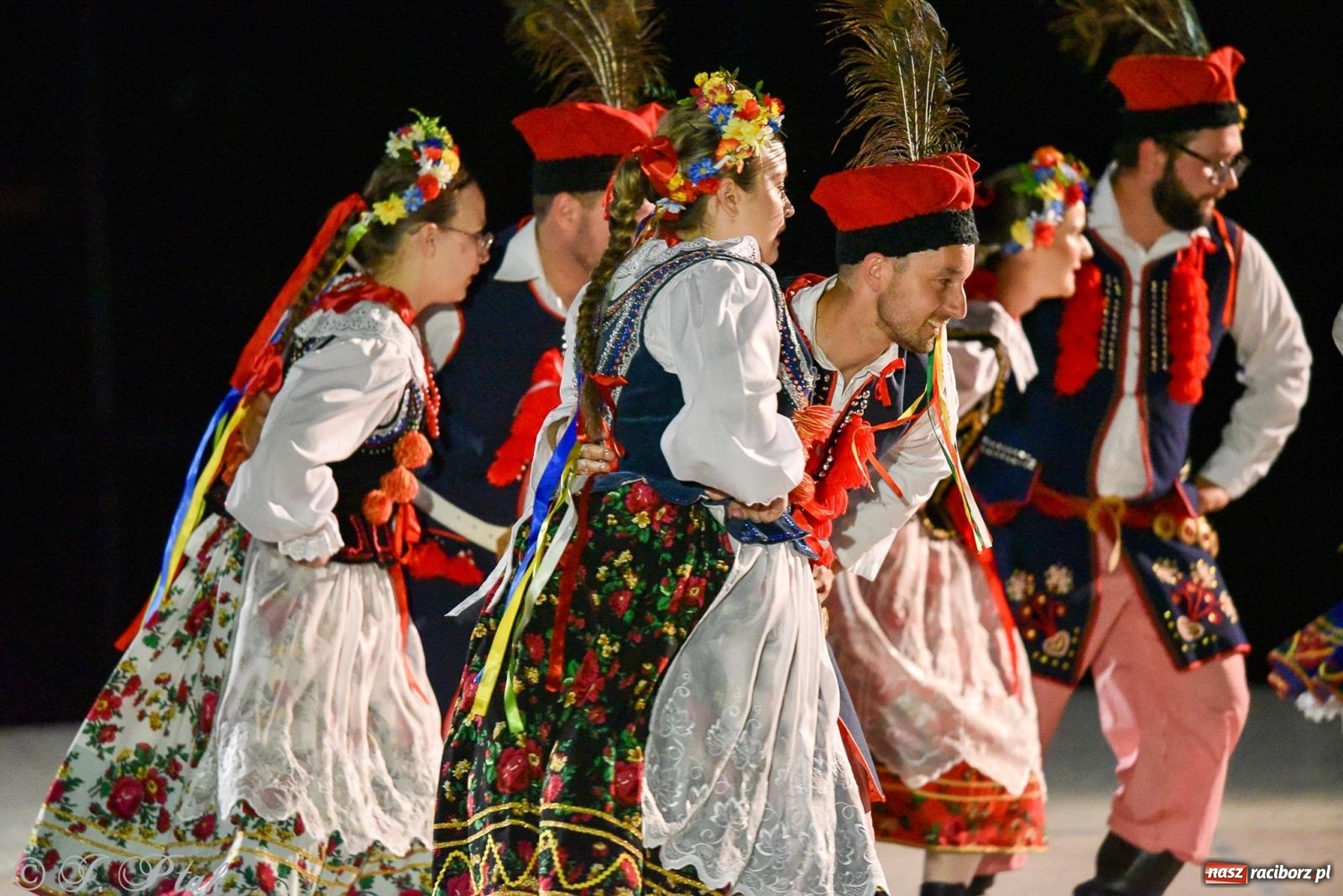 Zdjęcie w galerii na portalu naszraciborz.pl: W poszukiwaniu kwiatu paproci. Noc Świętojańska w parku im. Miasta Roth [FOTO i WIDEO] wiadomości z regionu