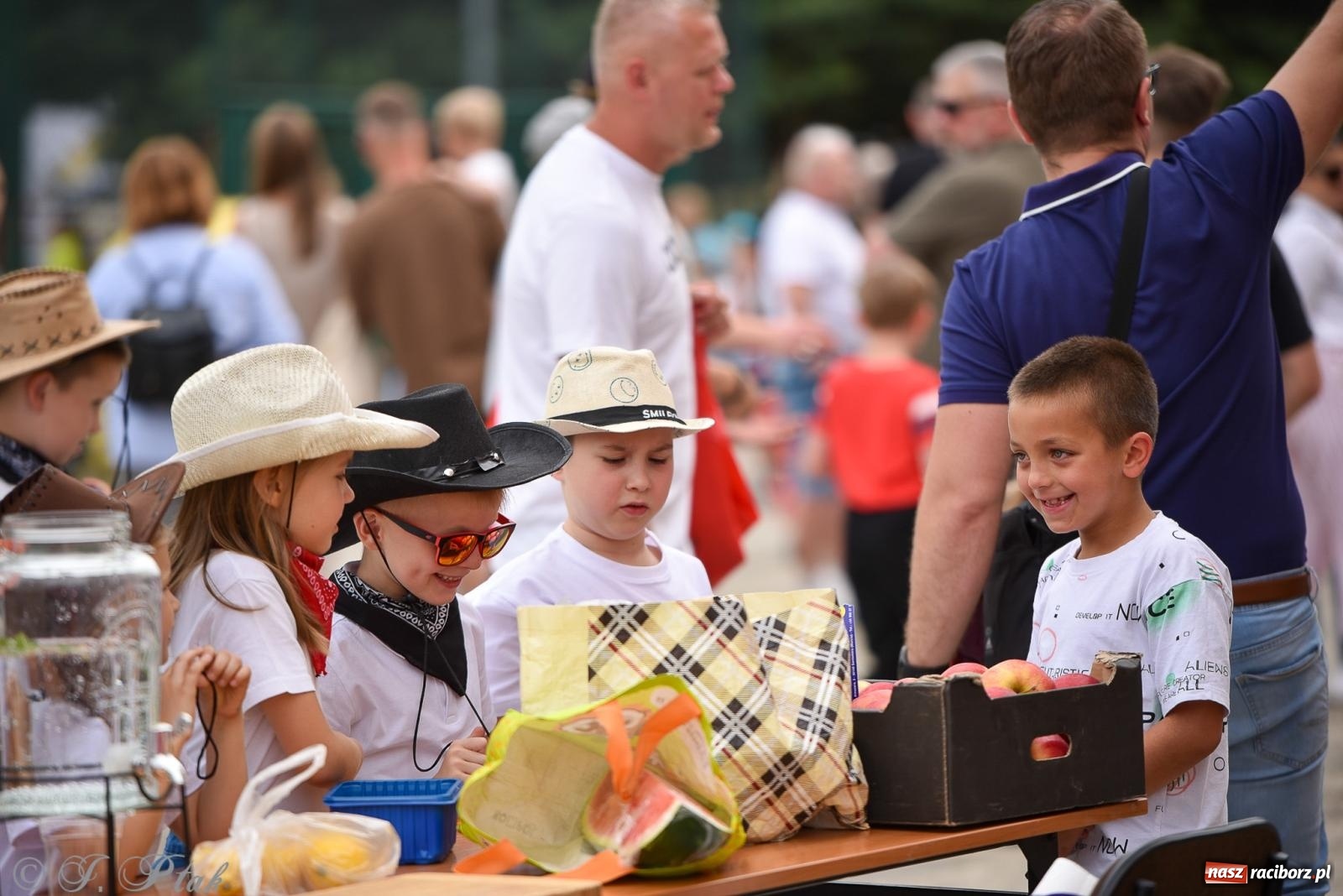 Zdjęcie w galerii na portalu naszraciborz.pl: Piętnastka festynem rodzinnym żegna rok szkolny wiadomości z regionu