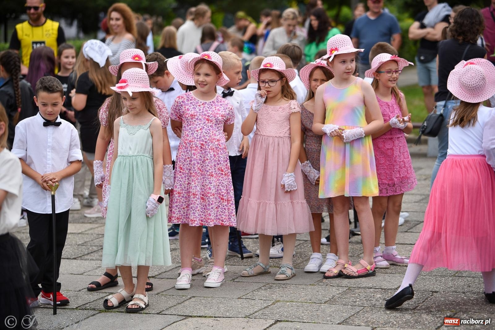 Zdjęcie w galerii na portalu naszraciborz.pl: Piętnastka festynem rodzinnym żegna rok szkolny wiadomości z regionu