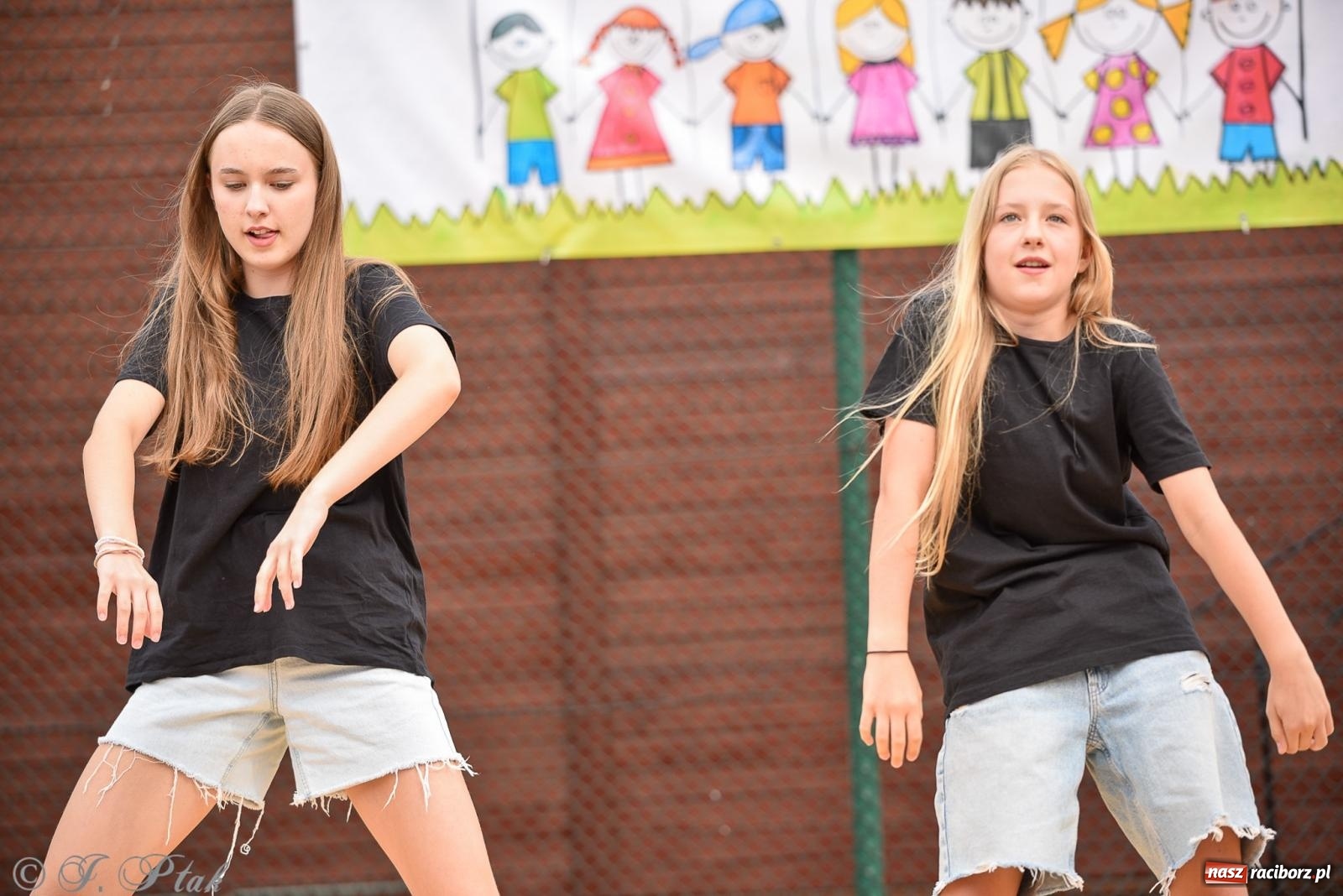 Zdjęcie w galerii na portalu naszraciborz.pl: Piętnastka festynem rodzinnym żegna rok szkolny wiadomości z regionu