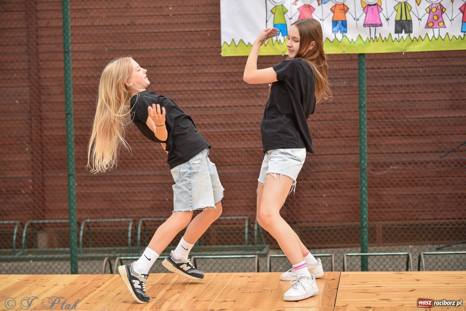 Zdjęcie w galerii na portalu naszraciborz.pl: Piętnastka festynem rodzinnym żegna rok szkolny wiadomości z regionu