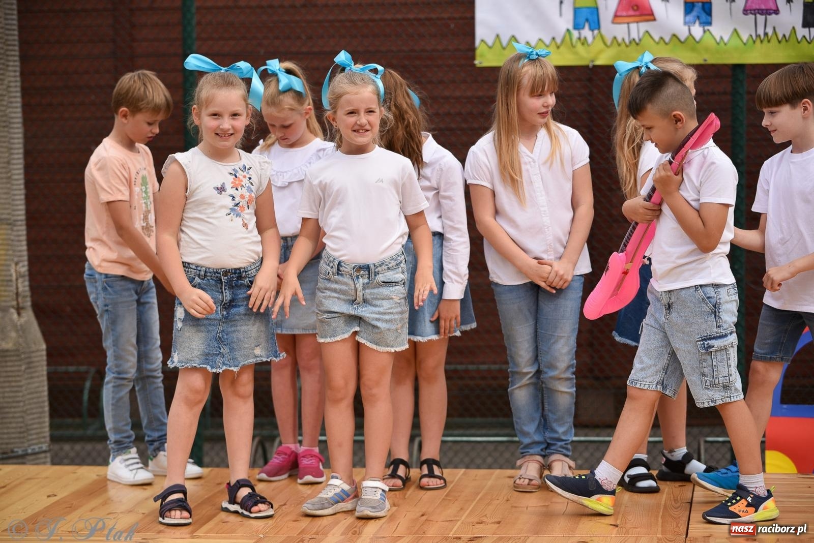 Zdjęcie w galerii na portalu naszraciborz.pl: Piętnastka festynem rodzinnym żegna rok szkolny wiadomości z regionu