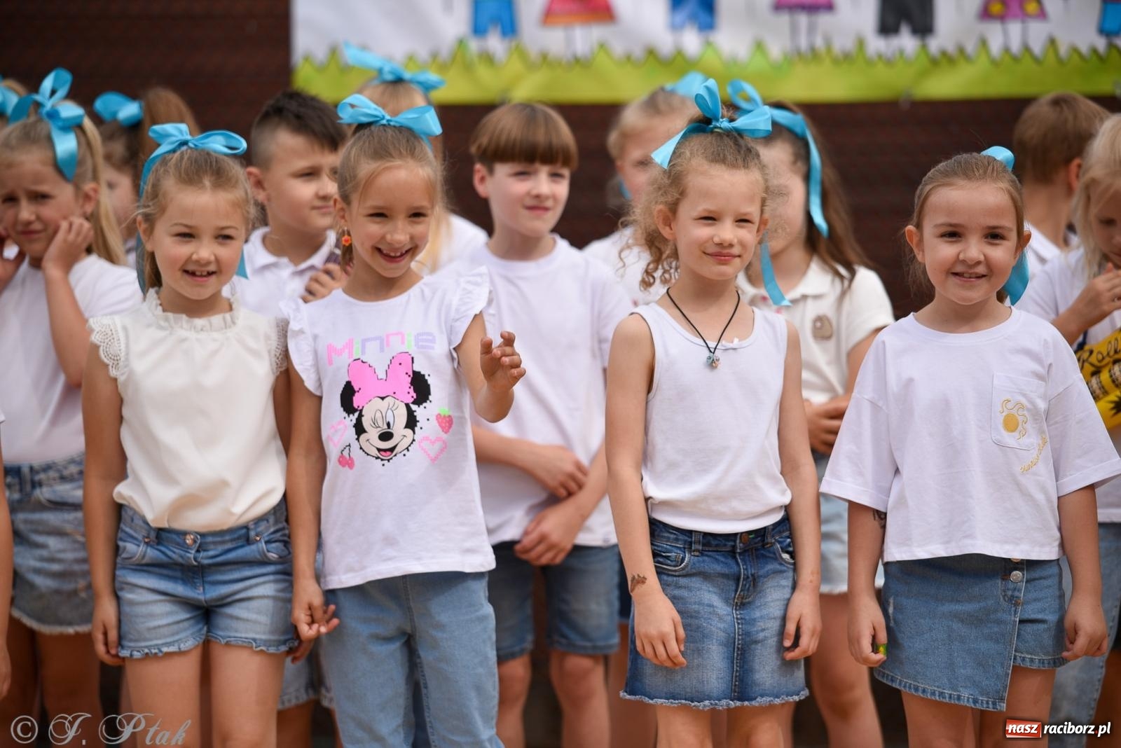 Zdjęcie w galerii na portalu naszraciborz.pl: Piętnastka festynem rodzinnym żegna rok szkolny wiadomości z regionu