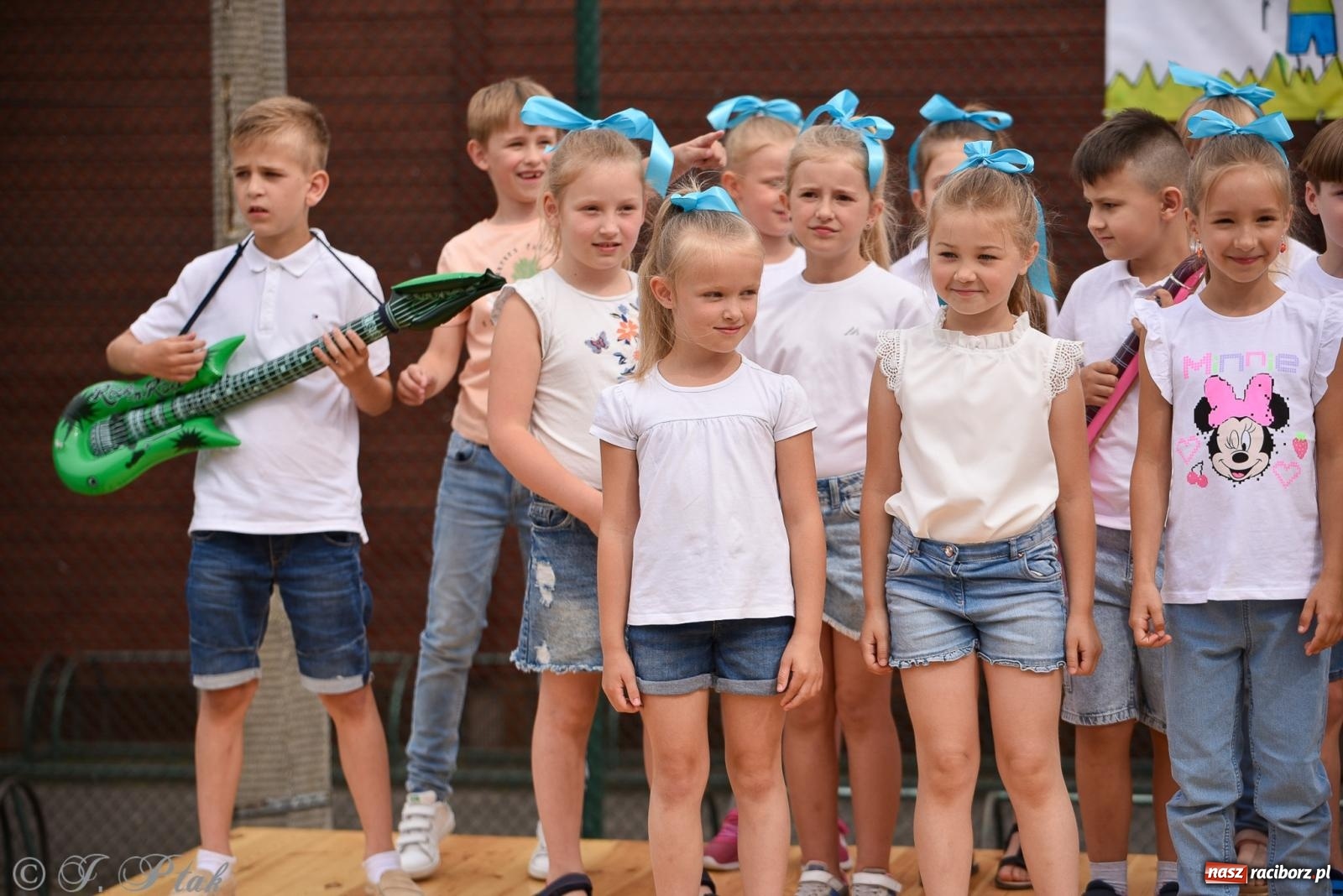 Zdjęcie w galerii na portalu naszraciborz.pl: Piętnastka festynem rodzinnym żegna rok szkolny wiadomości z regionu