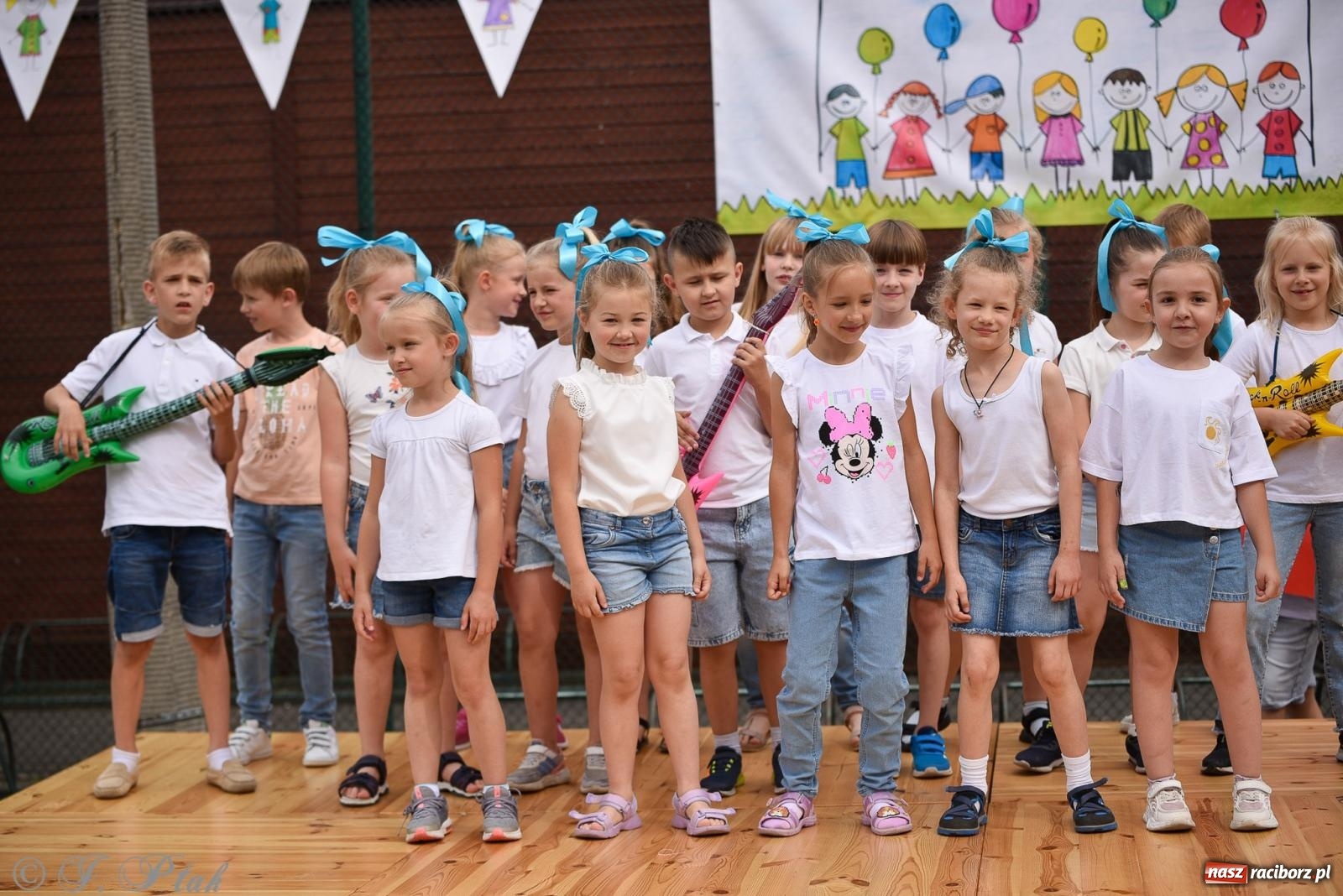 Zdjęcie w galerii na portalu naszraciborz.pl: Piętnastka festynem rodzinnym żegna rok szkolny wiadomości z regionu