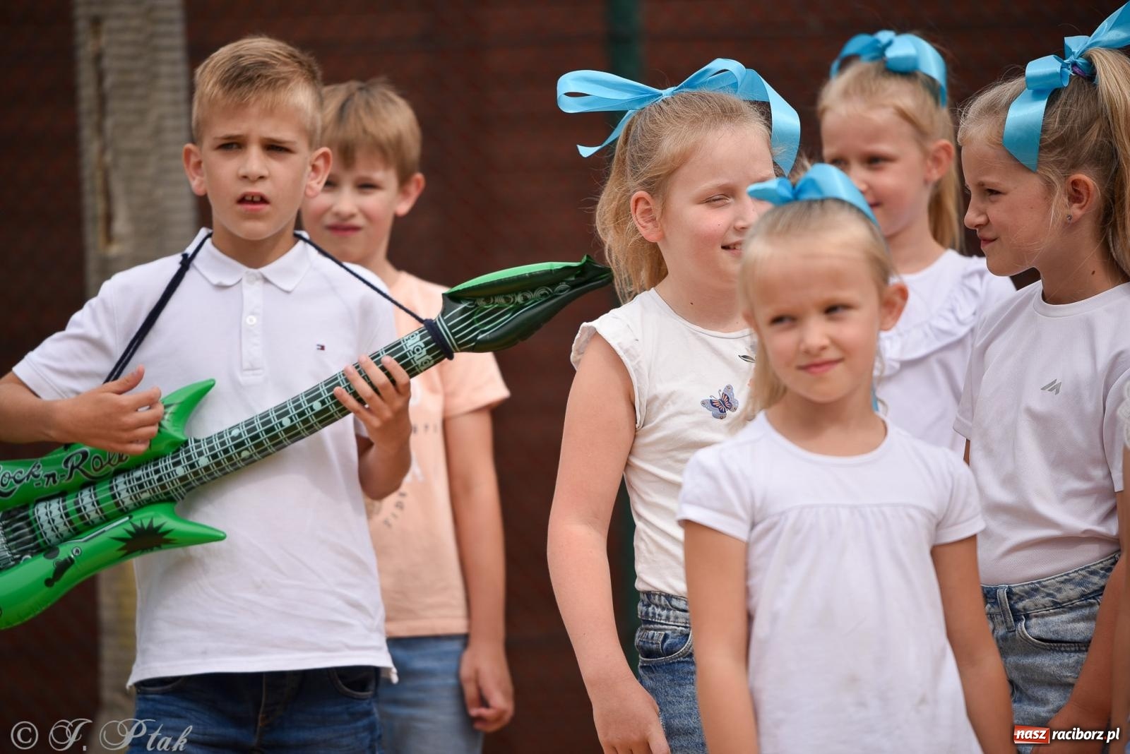 Zdjęcie w galerii na portalu naszraciborz.pl: Piętnastka festynem rodzinnym żegna rok szkolny wiadomości z regionu