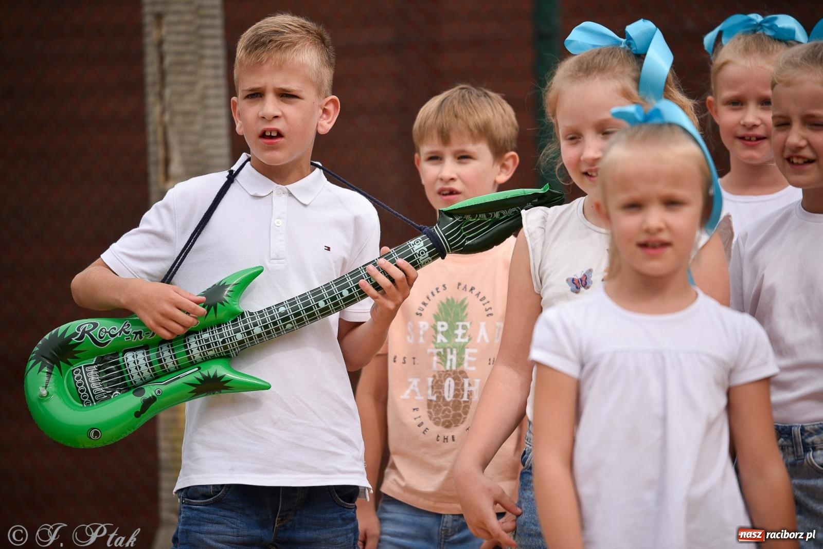 Zdjęcie w galerii na portalu naszraciborz.pl: Piętnastka festynem rodzinnym żegna rok szkolny wiadomości z regionu