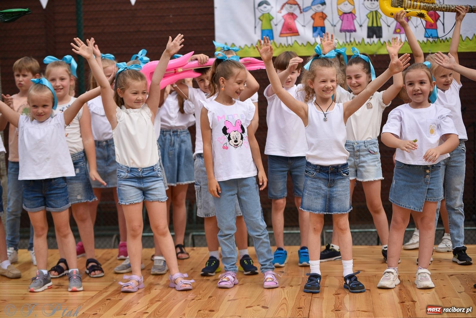 Zdjęcie w galerii na portalu naszraciborz.pl: Piętnastka festynem rodzinnym żegna rok szkolny wiadomości z regionu