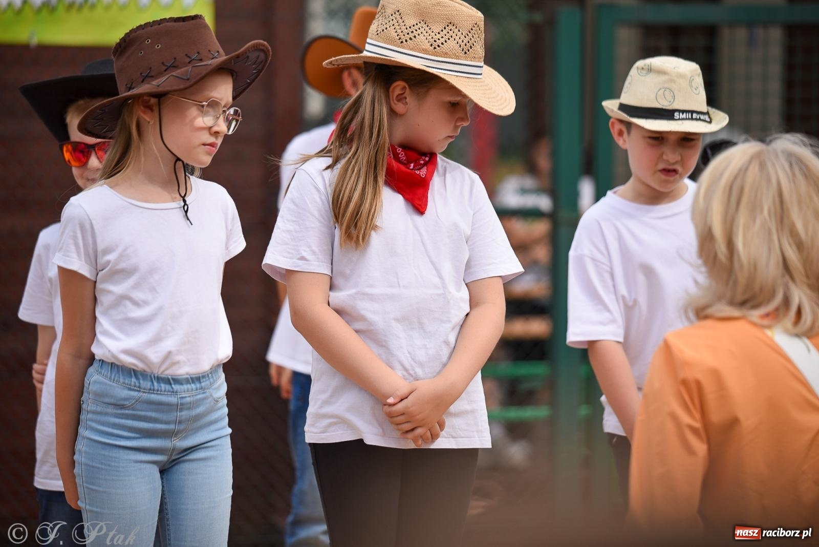 Zdjęcie w galerii na portalu naszraciborz.pl: Piętnastka festynem rodzinnym żegna rok szkolny wiadomości z regionu