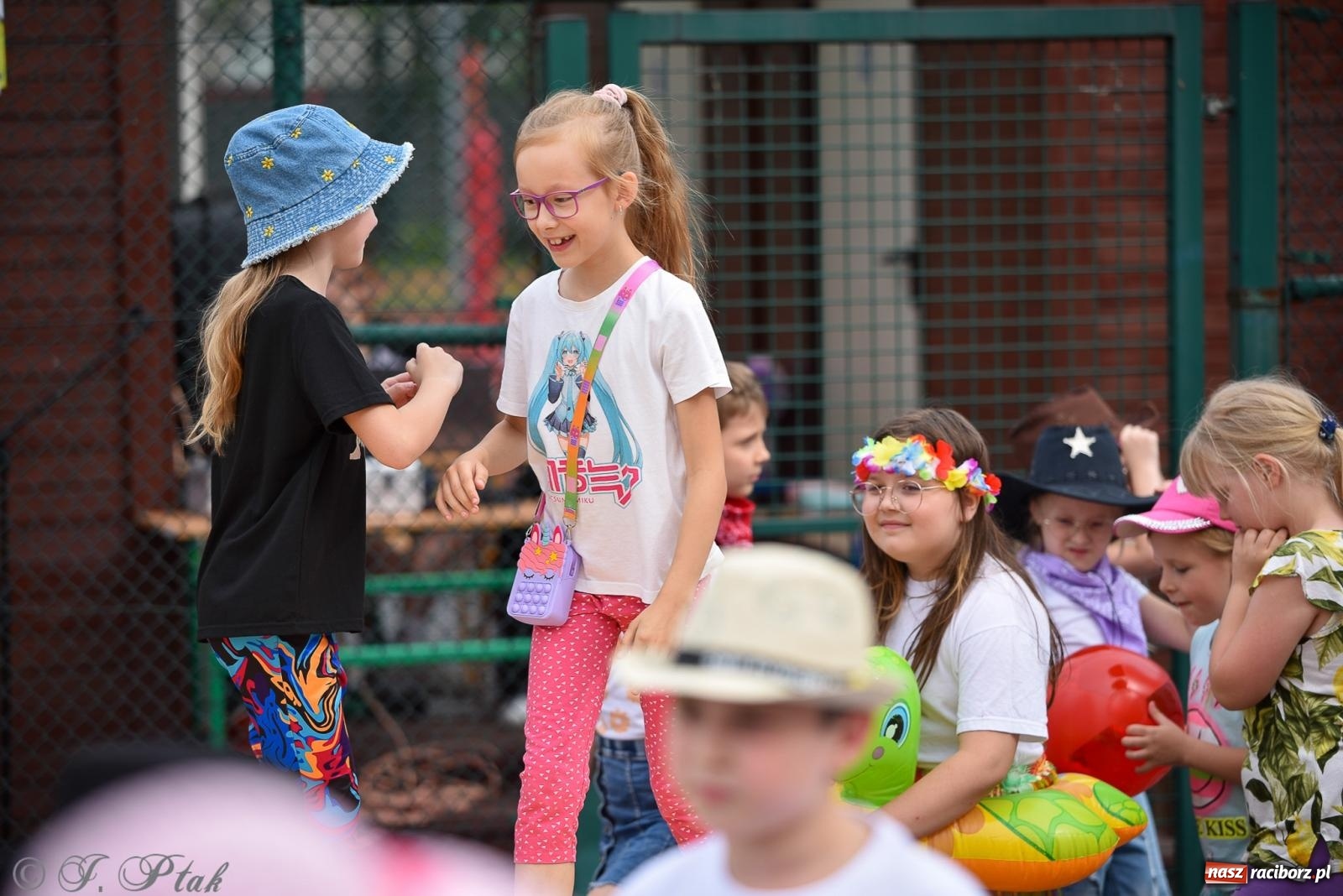 Zdjęcie w galerii na portalu naszraciborz.pl: Piętnastka festynem rodzinnym żegna rok szkolny wiadomości z regionu