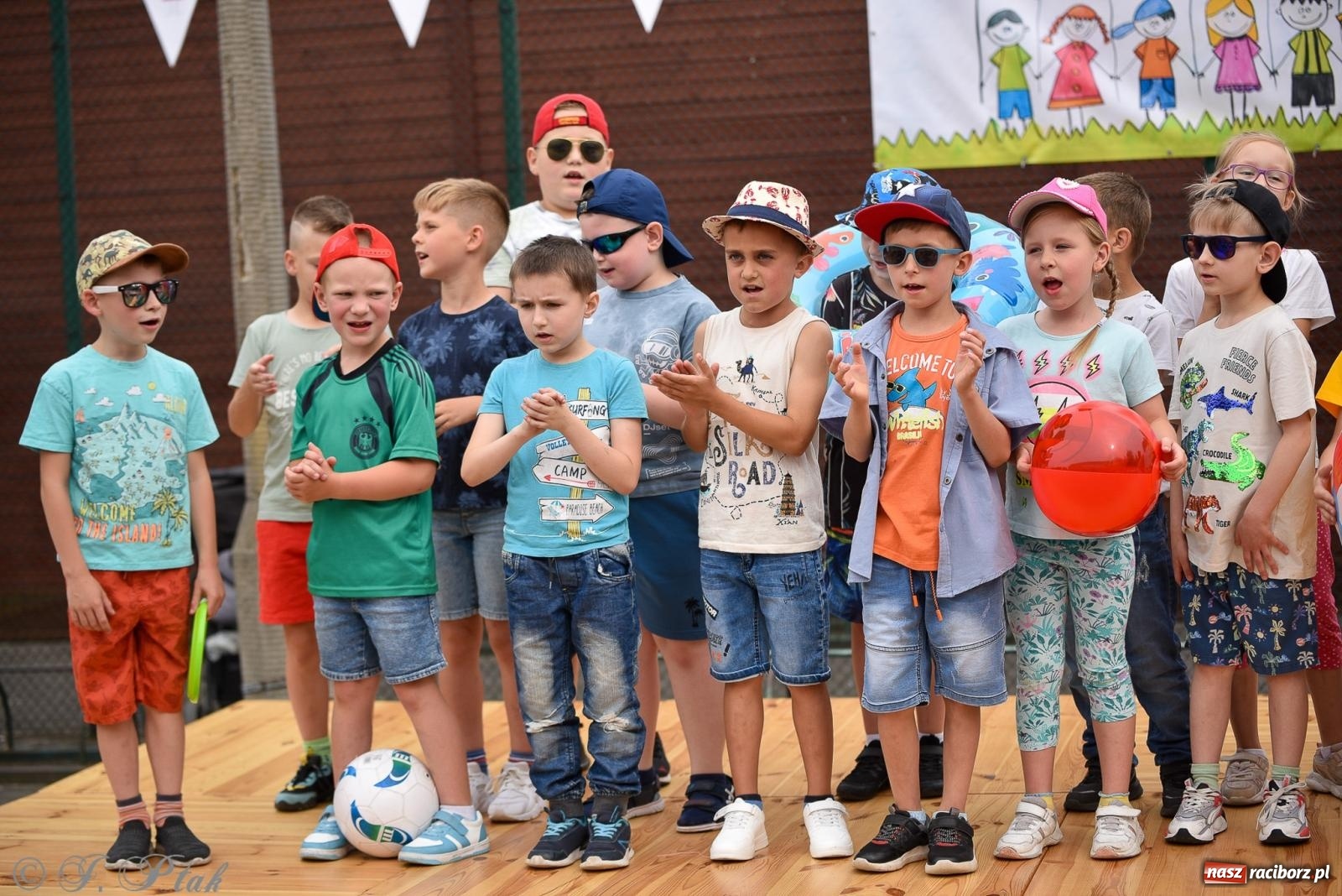 Zdjęcie w galerii na portalu naszraciborz.pl: Piętnastka festynem rodzinnym żegna rok szkolny wiadomości z regionu