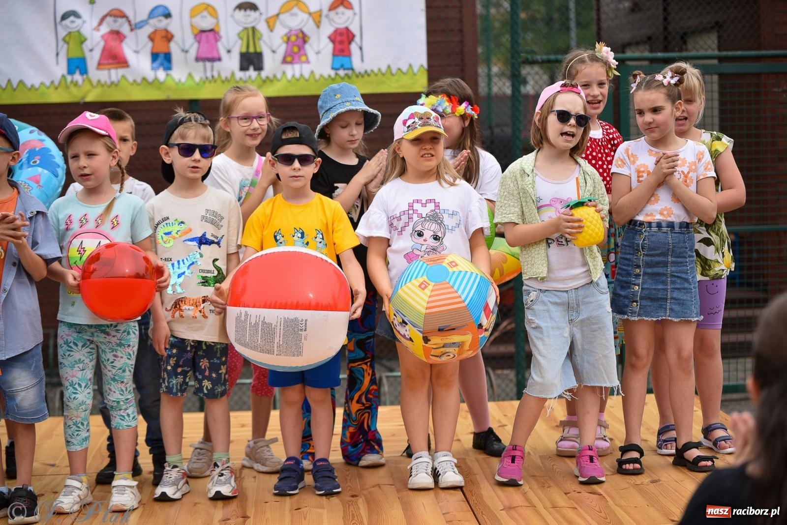 Zdjęcie w galerii na portalu naszraciborz.pl: Piętnastka festynem rodzinnym żegna rok szkolny wiadomości z regionu