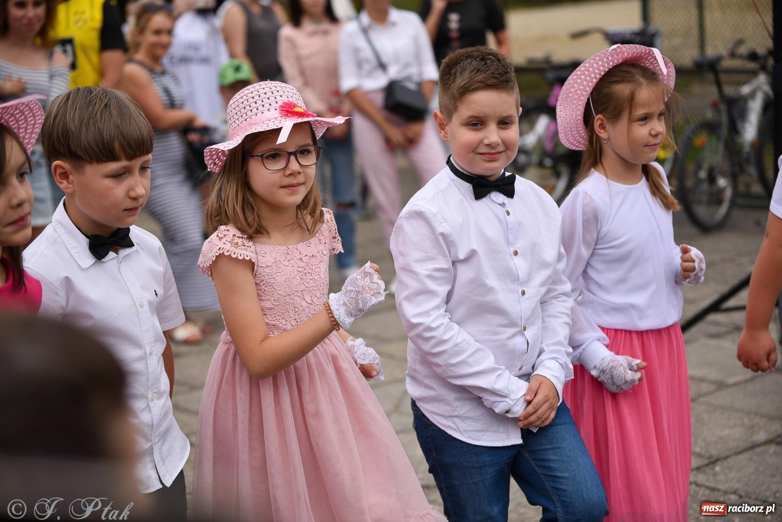 Zdjęcie w galerii na portalu naszraciborz.pl: Piętnastka festynem rodzinnym żegna rok szkolny wiadomości z regionu