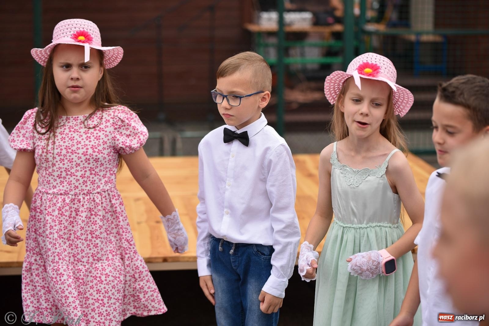 Zdjęcie w galerii na portalu naszraciborz.pl: Piętnastka festynem rodzinnym żegna rok szkolny wiadomości z regionu