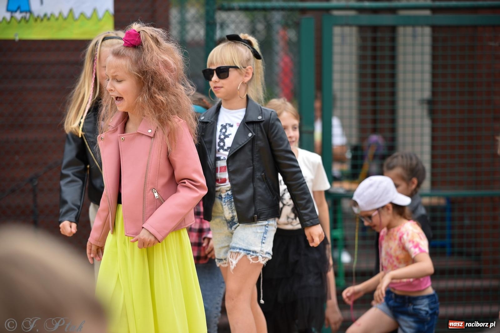 Zdjęcie w galerii na portalu naszraciborz.pl: Piętnastka festynem rodzinnym żegna rok szkolny wiadomości z regionu