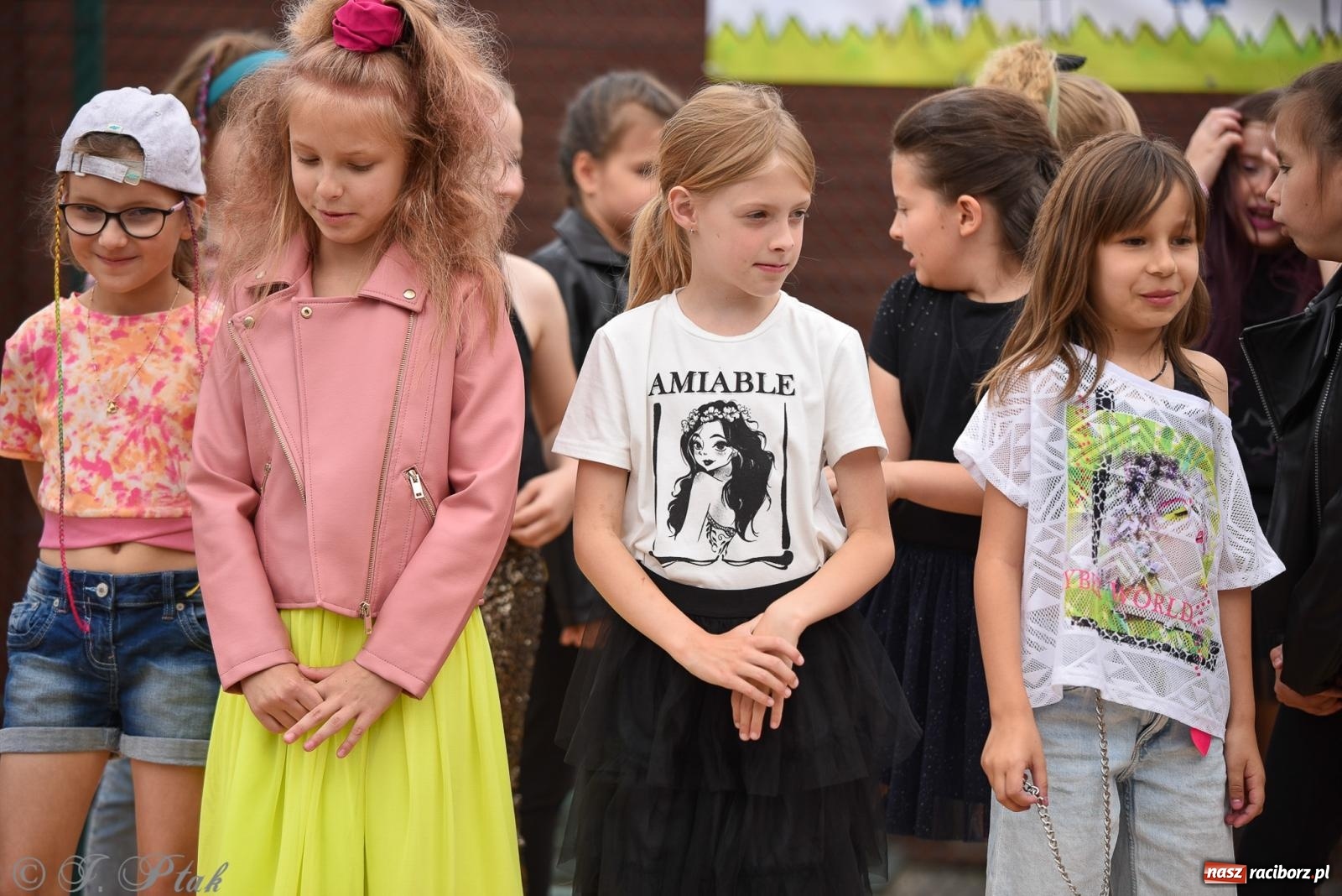 Zdjęcie w galerii na portalu naszraciborz.pl: Piętnastka festynem rodzinnym żegna rok szkolny wiadomości z regionu