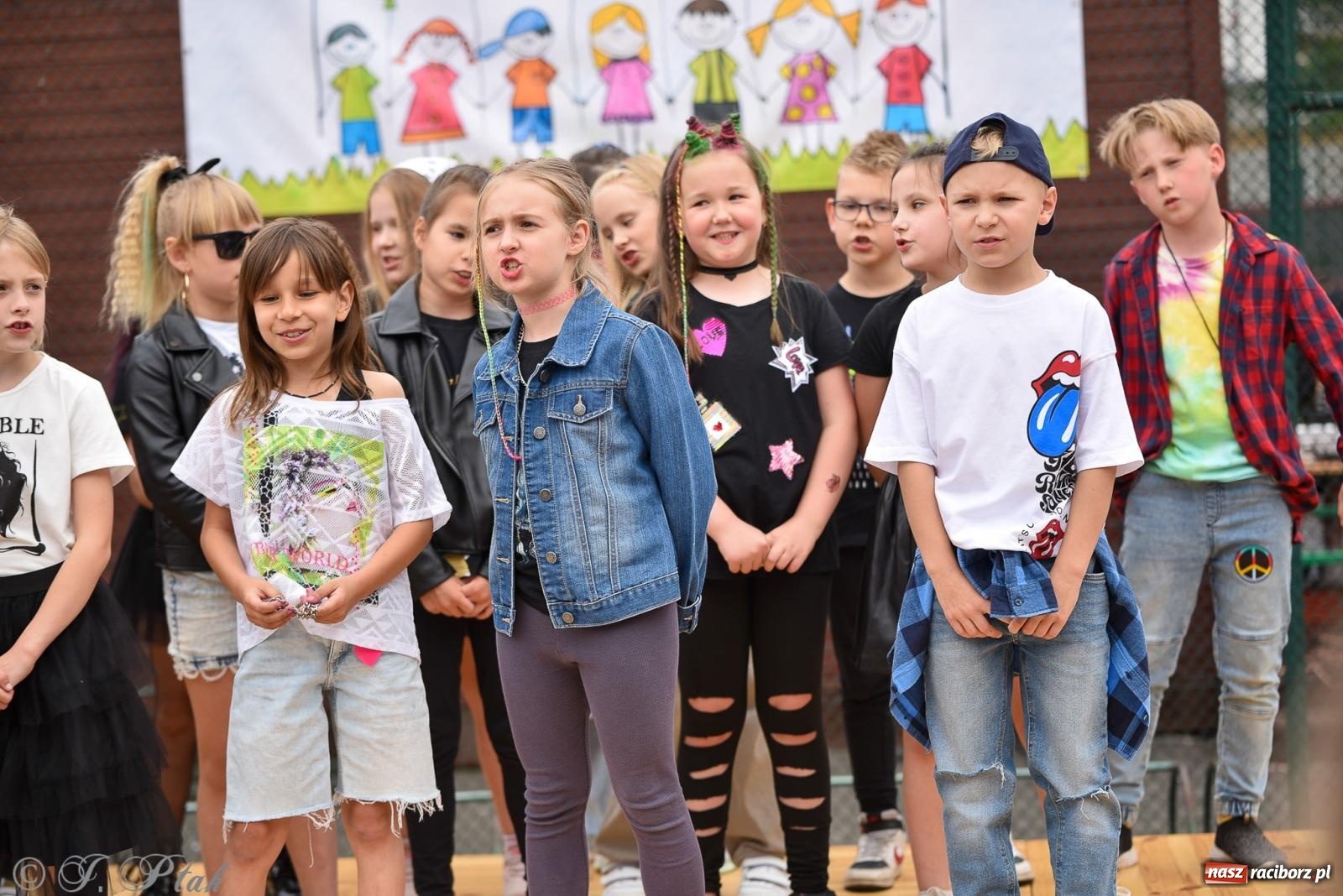 Zdjęcie w galerii na portalu naszraciborz.pl: Piętnastka festynem rodzinnym żegna rok szkolny wiadomości z regionu